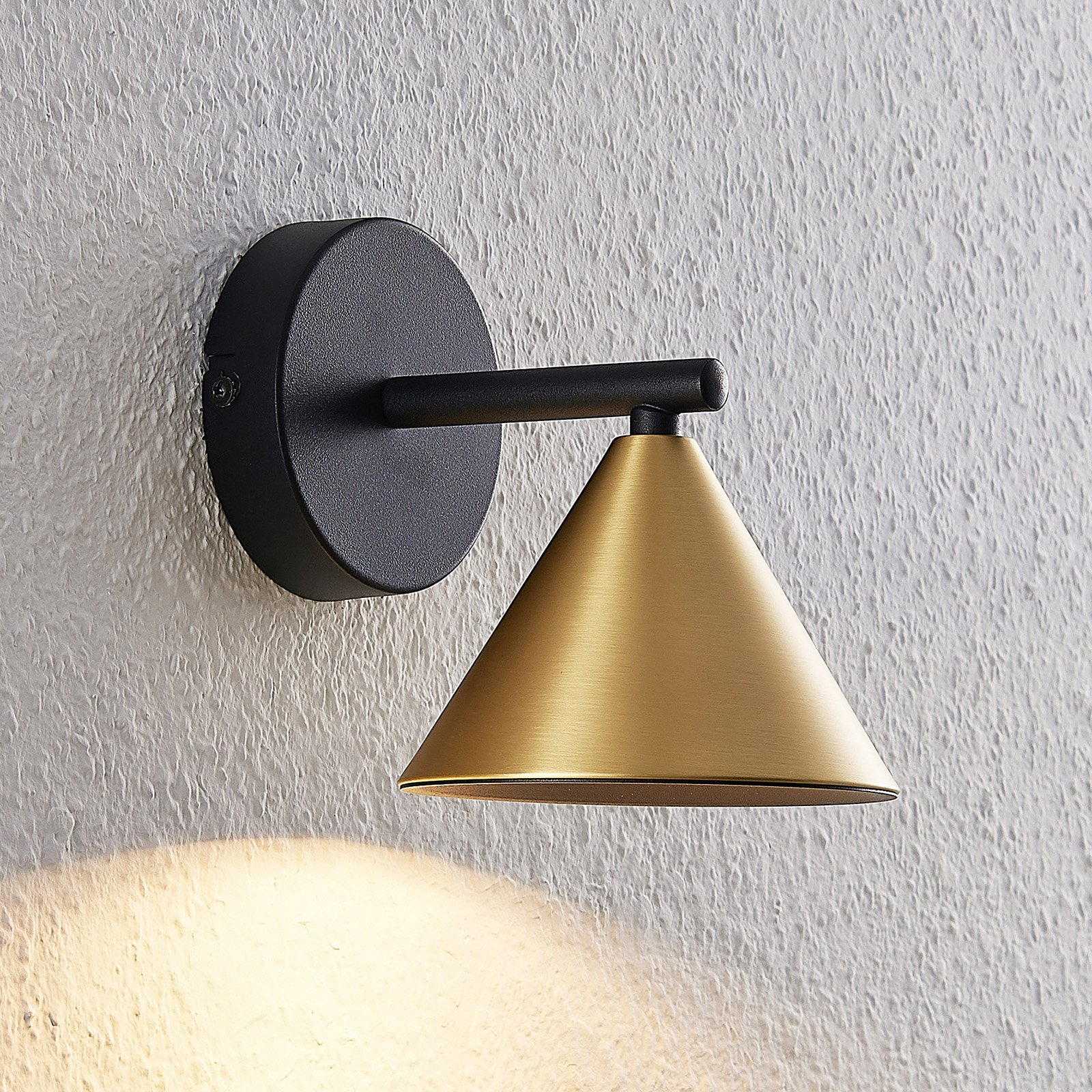 Lucande Kartio wall light, 1-bulb, brass