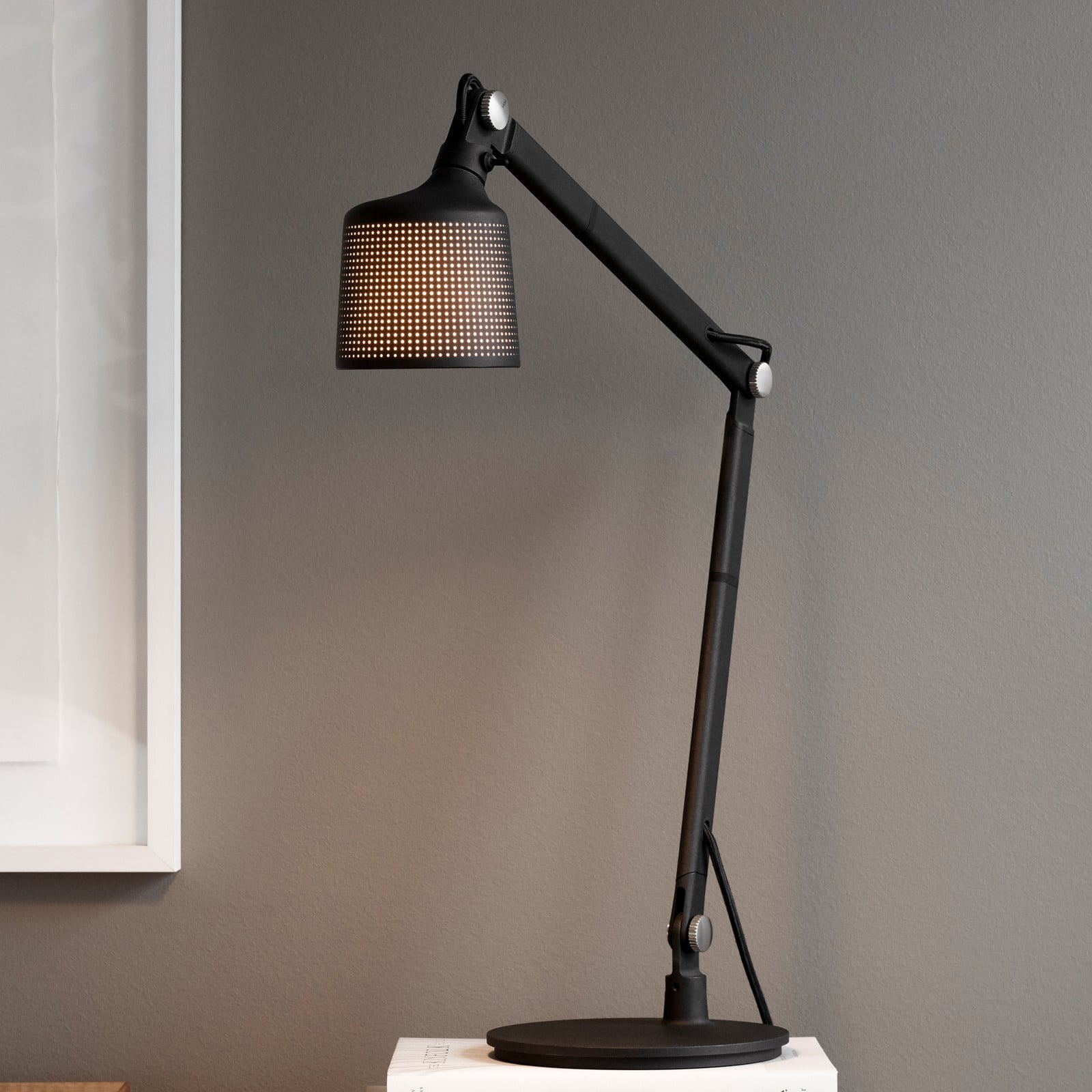 Vipp521 Bordslampa Svart - Vipp - Arbetsrum / hemkontor - Modern - Metall - Med en ljusk&auml;lla