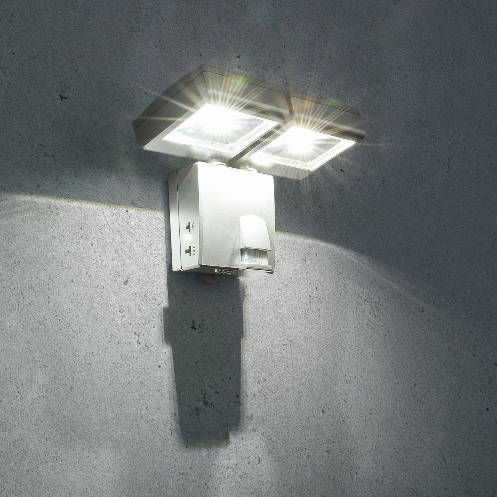 Utendørs LED vegglampe 3724S sensor batteri | Lampegiganten.no Utendørs LED vegglampe 3724S sensor batteri | Lampegiganten.no