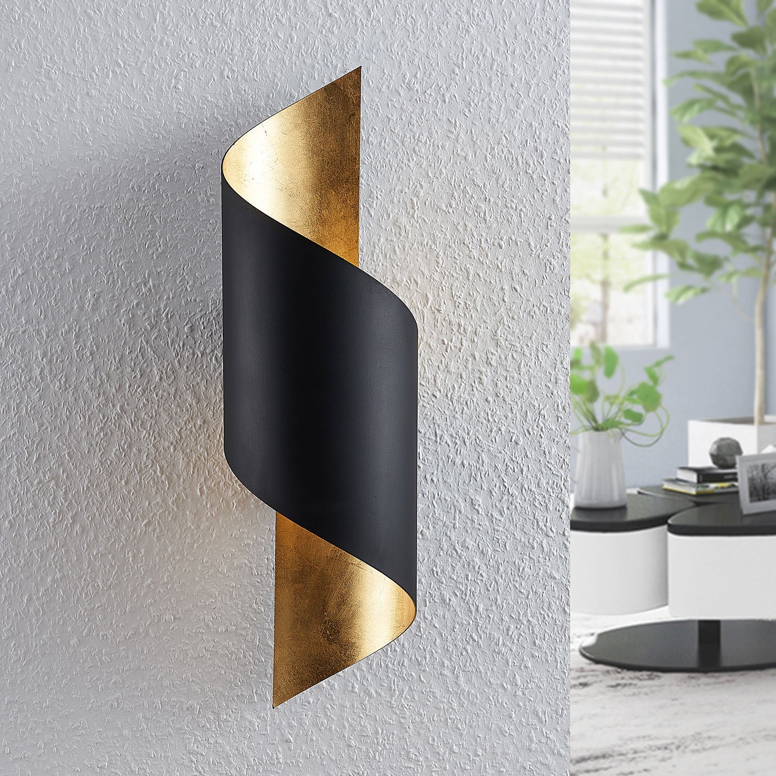 Vanni metal wall light, twisted, black and gold