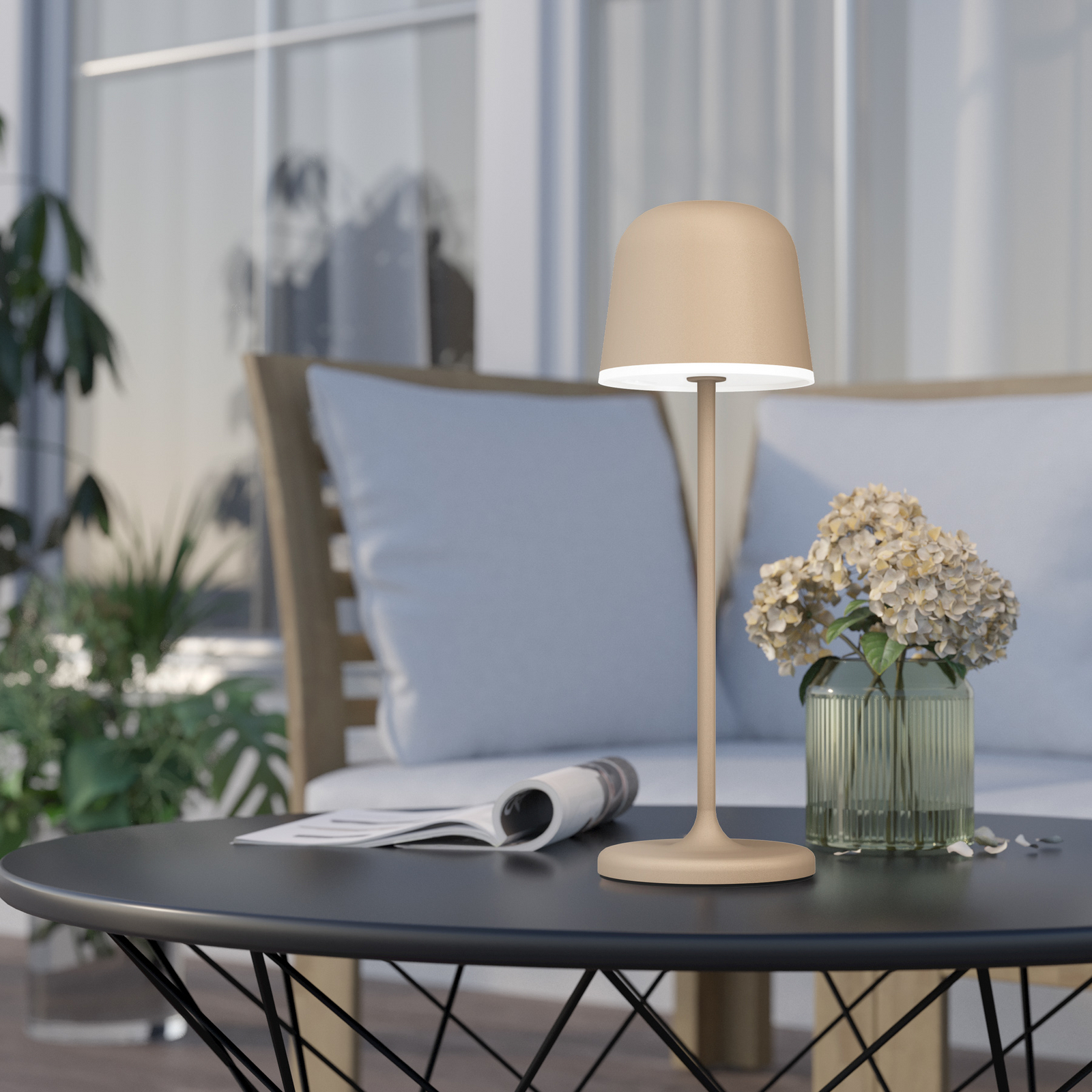 LED настолна лампа Mannera с акумулаторна батерия, пясък