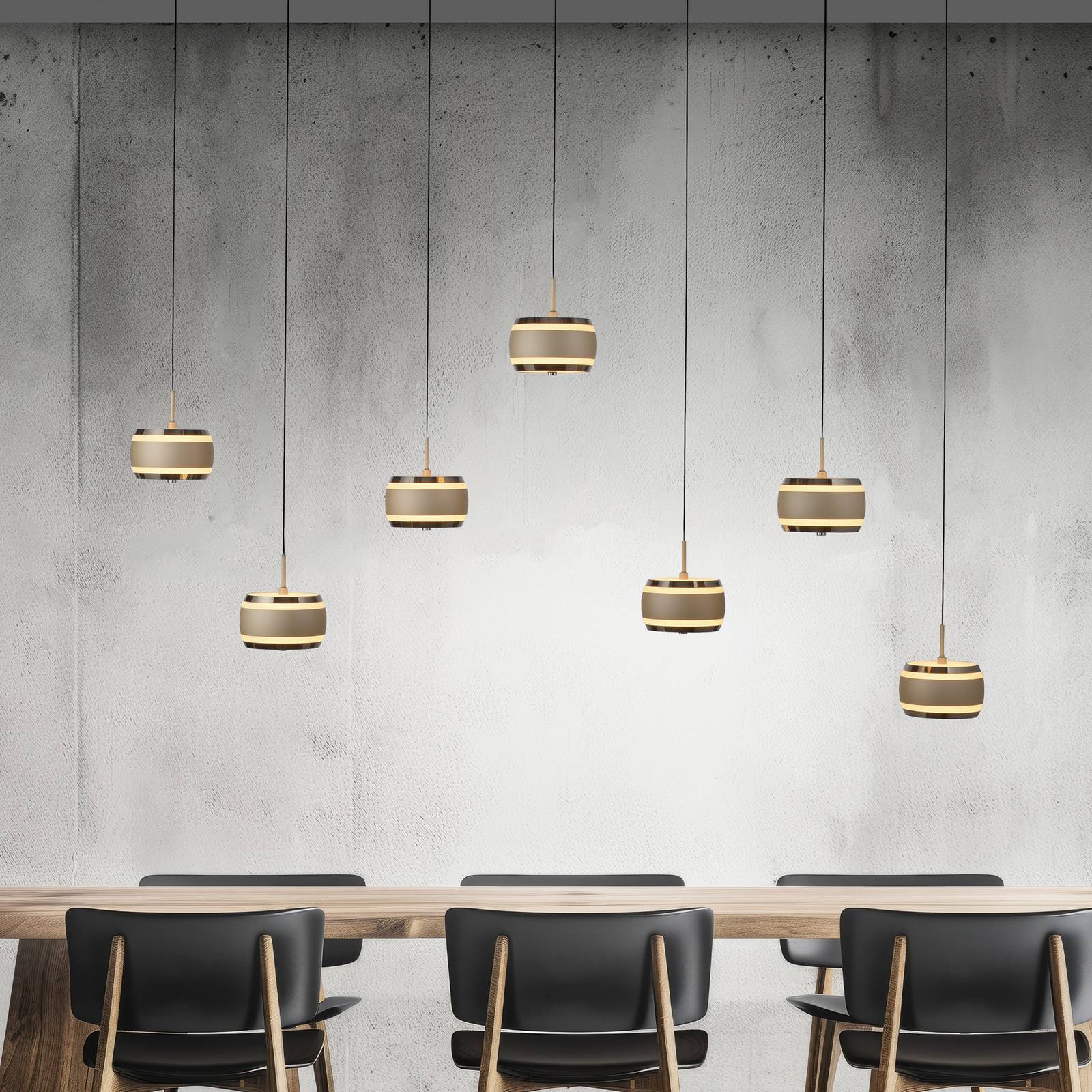 Żyrandol LED PURE Falling Rings, brązowa, długość 132 cm, 7-punktowa.