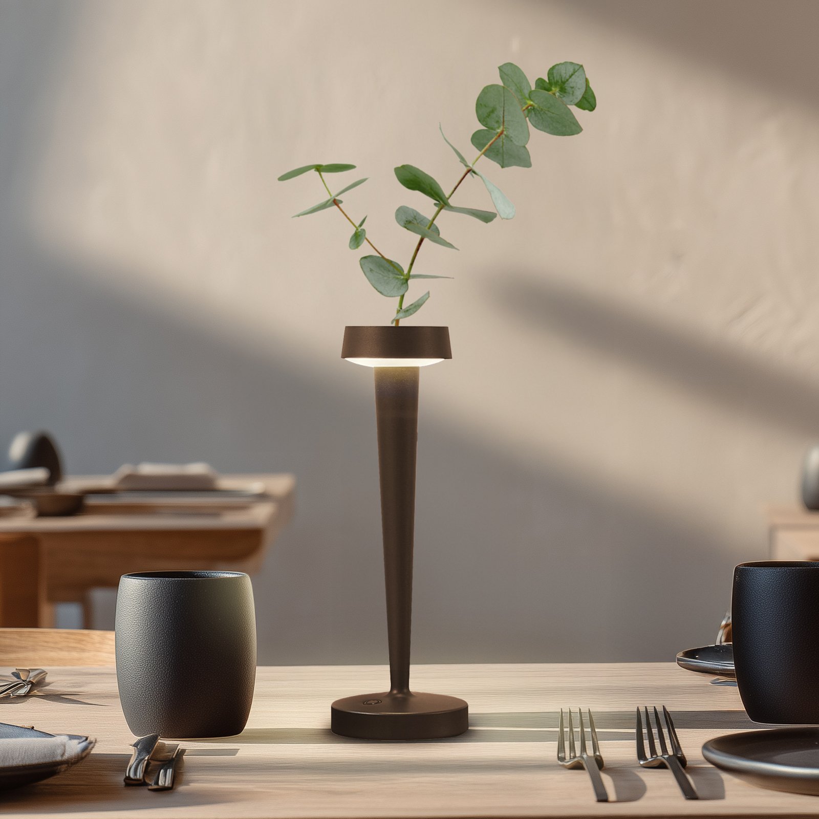 Lea LED-batterijkaarsenhouder, vaas, donkerbruin 28 cm - Lucande