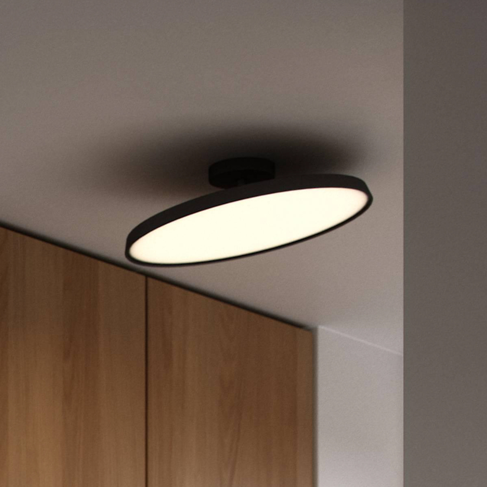 LED stropné svietidlo Kaito 2 Pro, Ø 40 cm, čierna farba, rozstupy