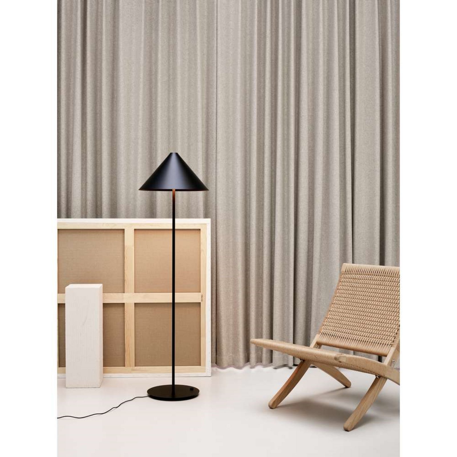 Keglen 400 LED Lampadar Dim-to-Warm Black - Louis Poulsen