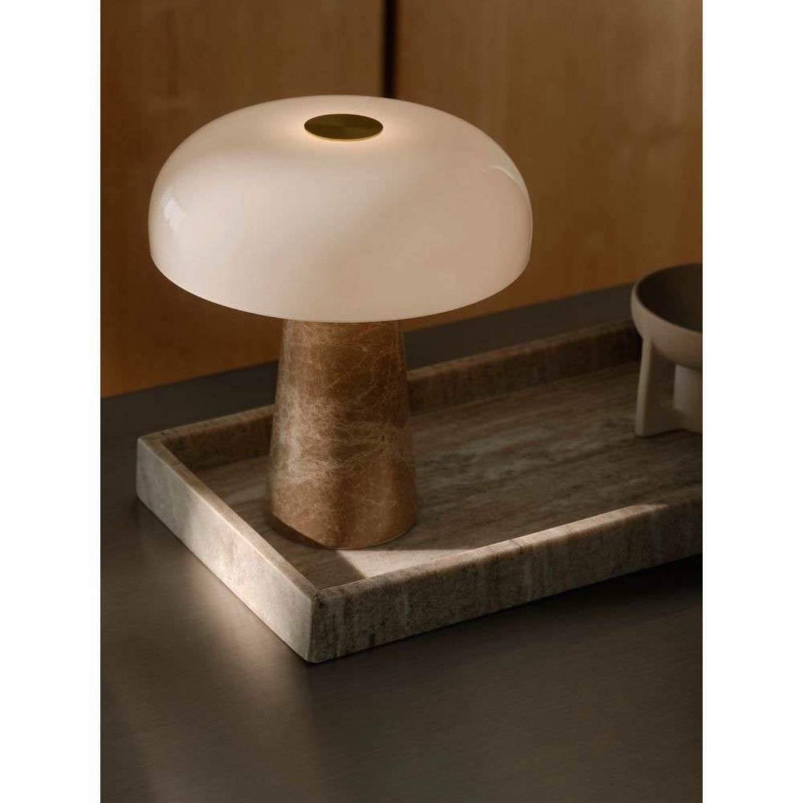 Lampe à poser Glossy, beige/blanc, hauteur 24 cm, marbre/verre