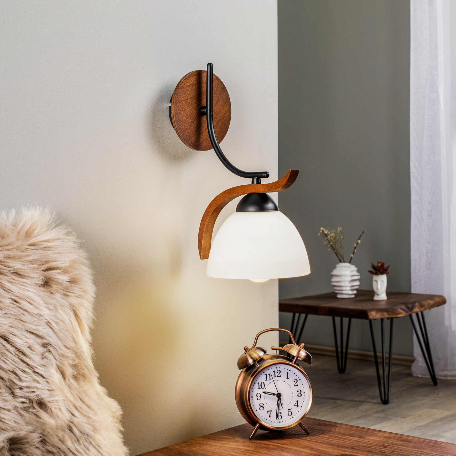 Brakel wall light with wooden details