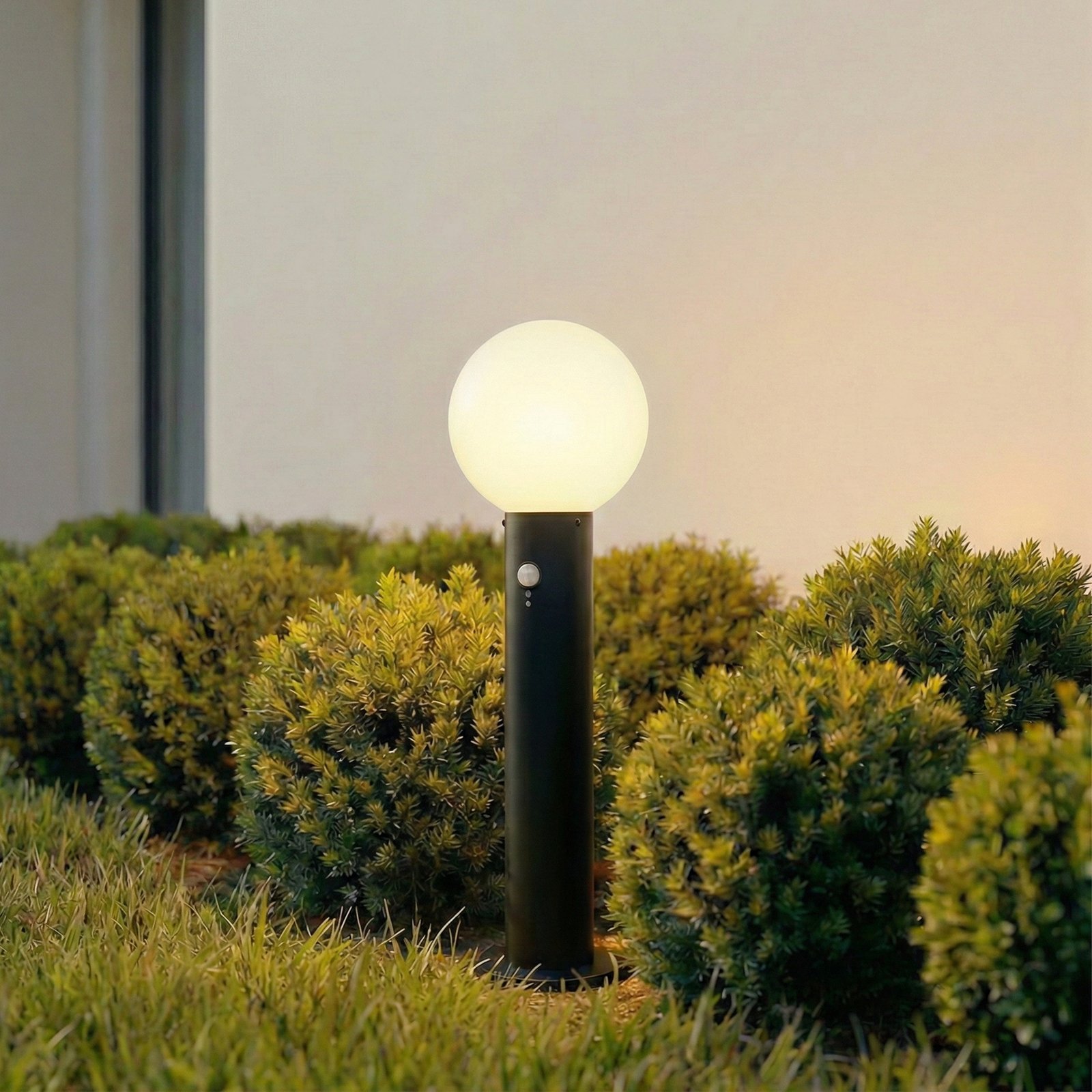 Lindby Dangan sokkellampe, hvit, 60 cm, glass, sensor