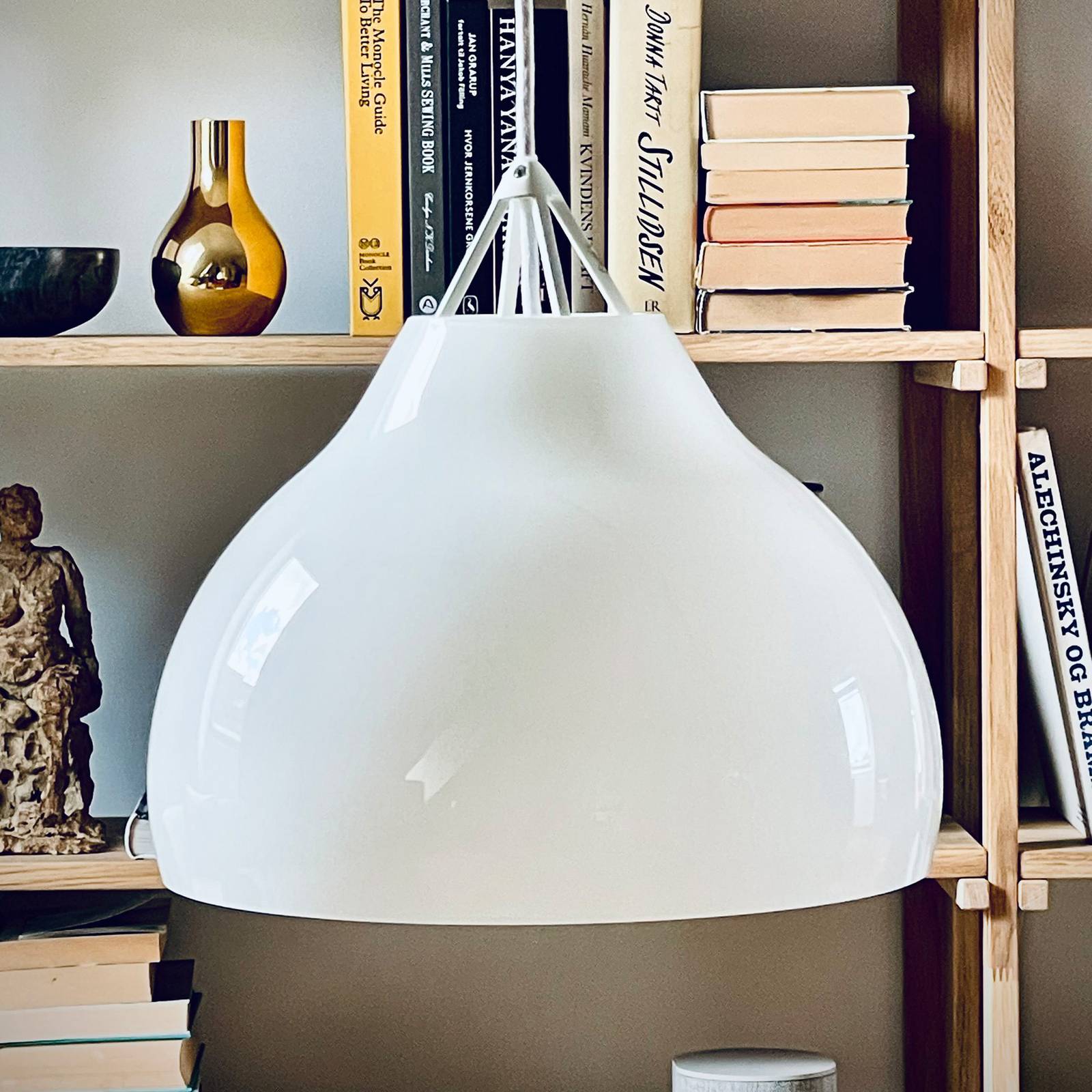 Lampa wisząca Dyberg Larsen Pyra opal Ø 29 cm szkło