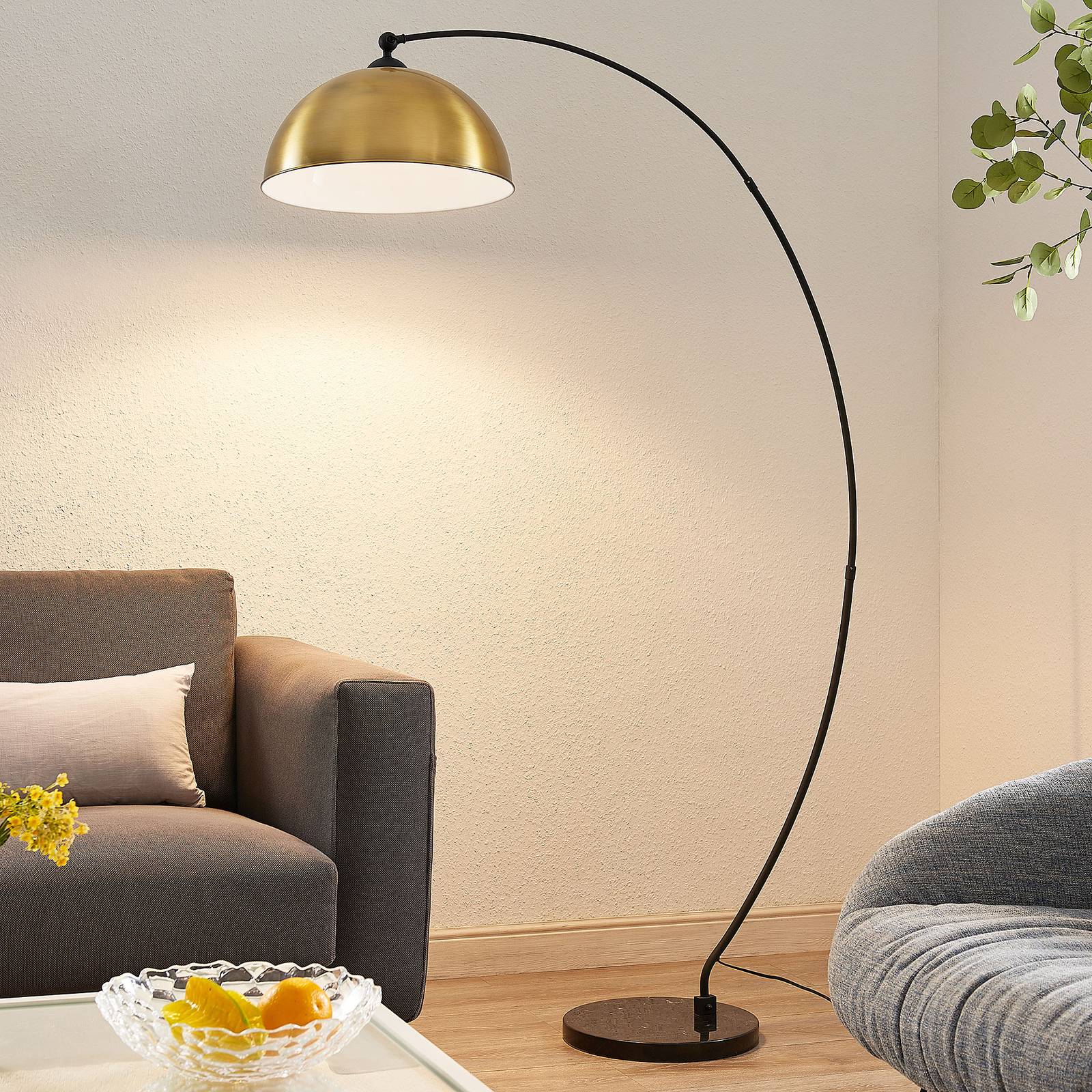 Lindby Beatris boogvloerlamp, oudmessing