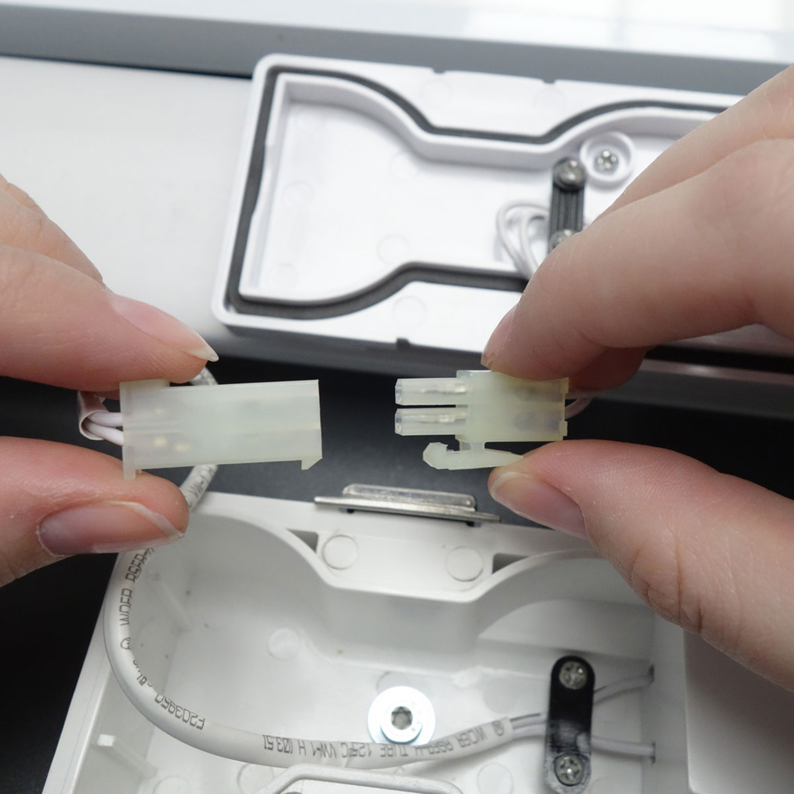 LED-Feuchtraumlampe Aquafix Sensor