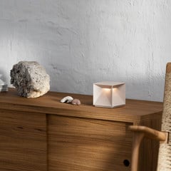 Nutalis lámpara de mesa LED recargable, beige duna, IP54, atenuable
