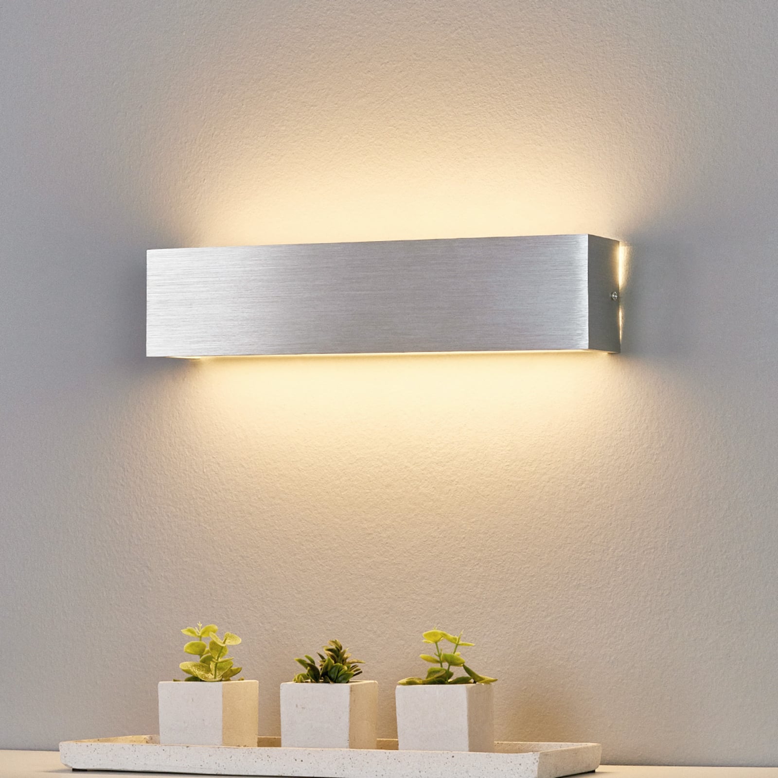 Lindby Aluminium-coloured LED wall light Ranik, for Hallway, Aluminium, metal, glass, 10 W, energy efficiency: A+, W: 35 cm, H: 8 cm