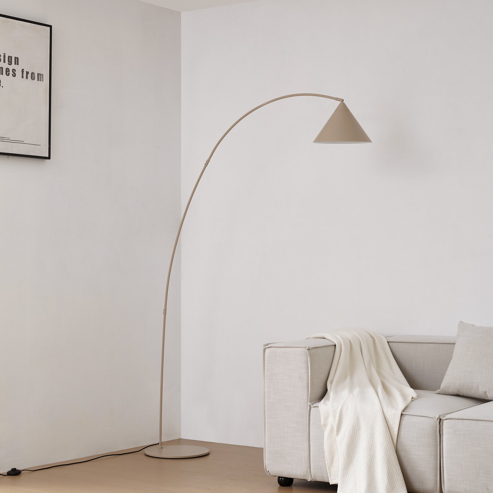 Lindby lenkta lempa Triangolo, smėlio spalvos, aukštis 195 cm, metalas, E27