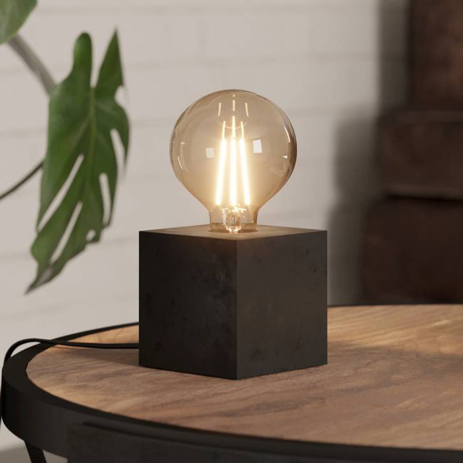 Tischleuchte Prestwick 2 mit Holz-Würfel als Fuß