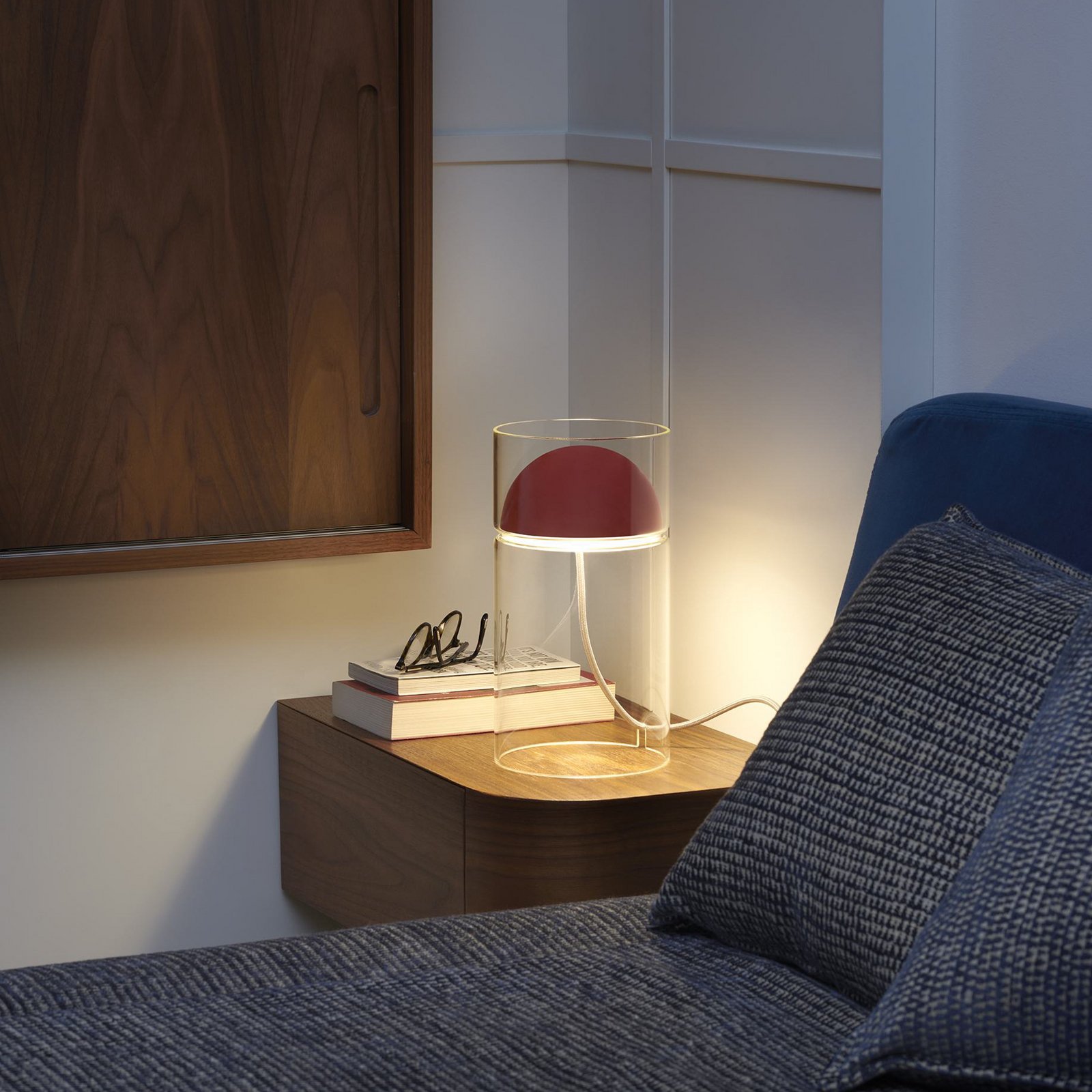Oluce LED table lamp Medusa, red, glass, height 30 cm