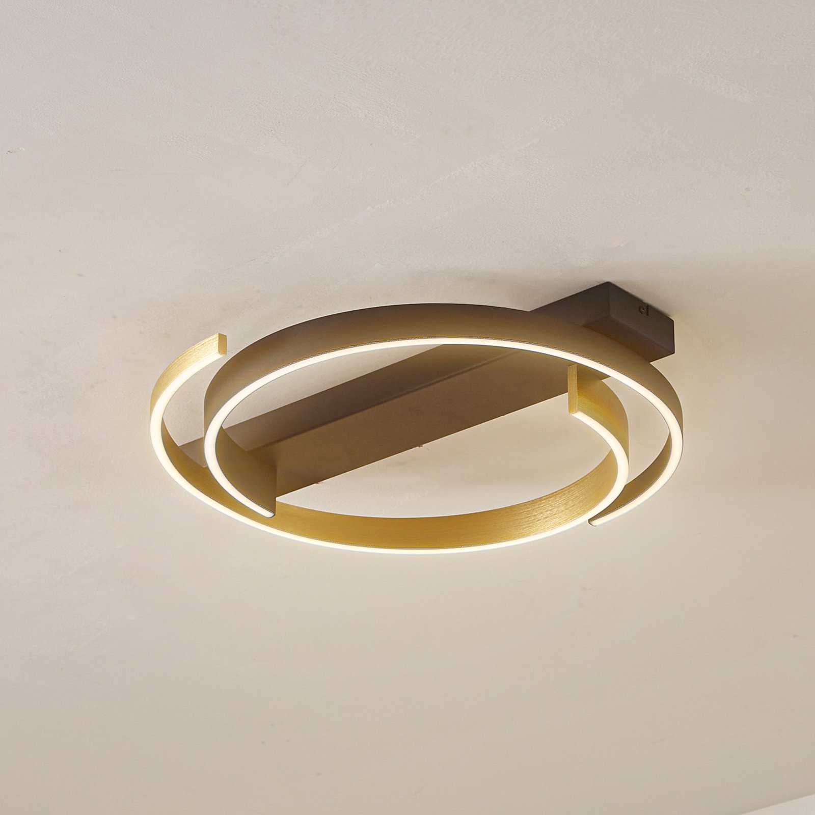 Lucande Plafoniera LED Natsuma, nero/oro, metallo, Ø 50 cm