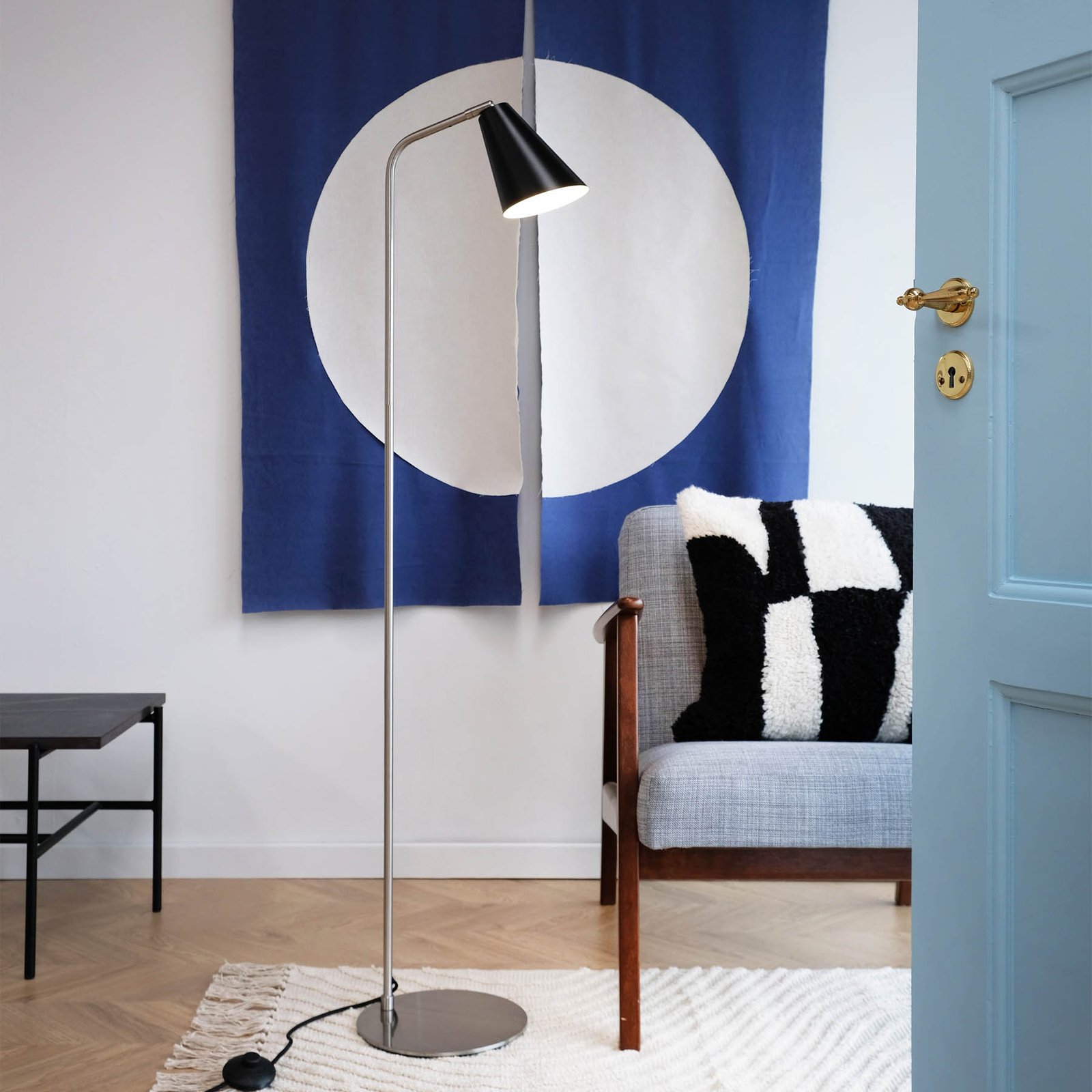 Dyberg Larsen Oswald floor lamp, black/steel, height 135 cm