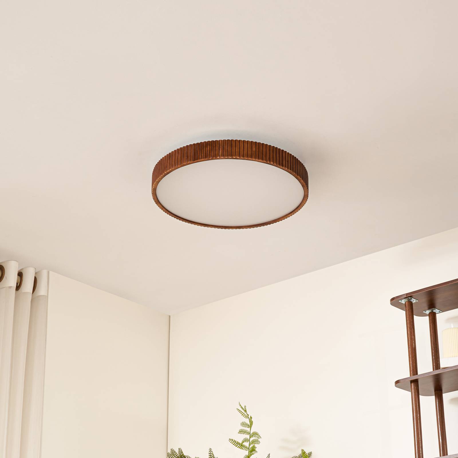 Lindby Lampa sufitowa LED Velua, biała/ciemne drewno, CCT, Ø 50 cm