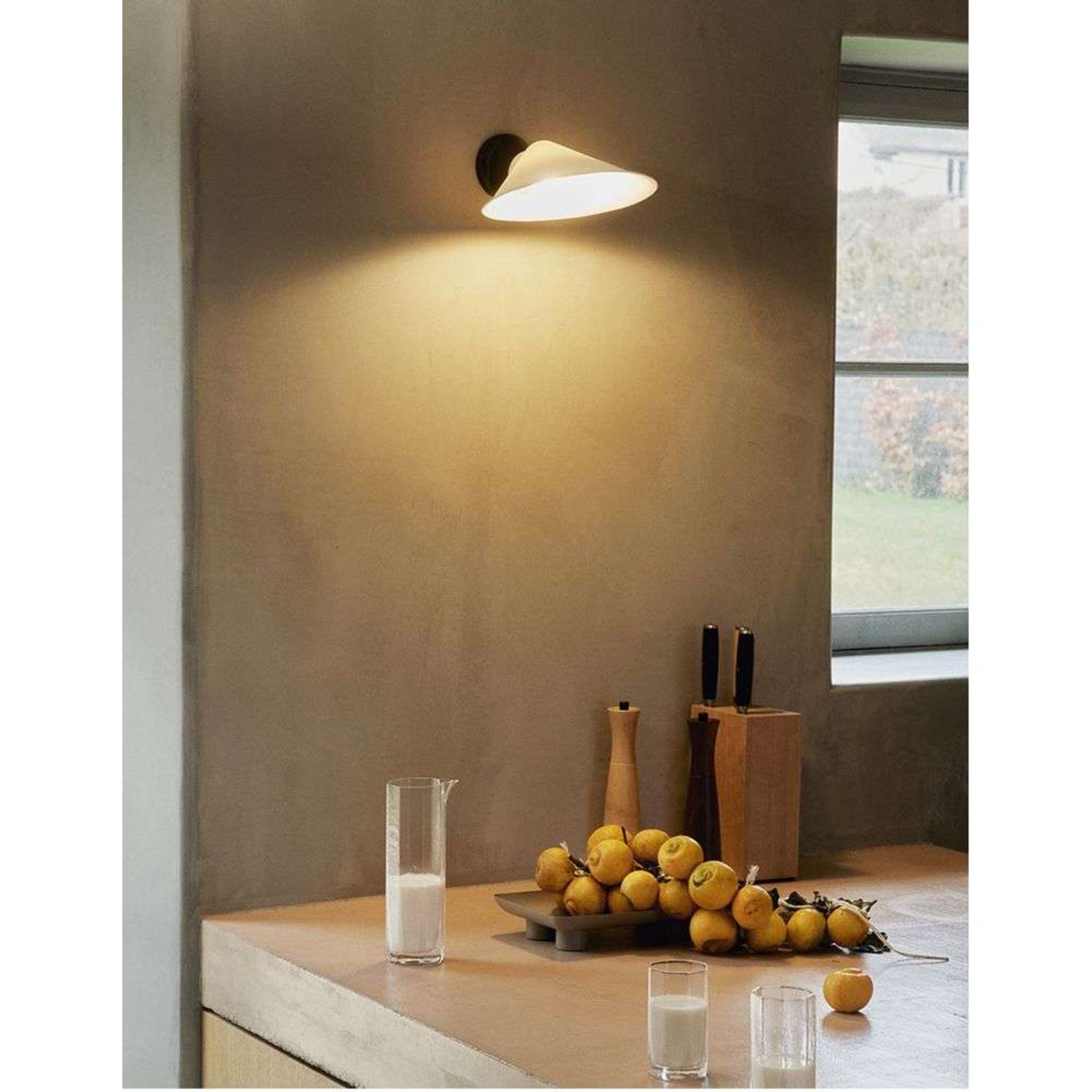 Plume Wall Lamp Black/Polycarbonate - DCW