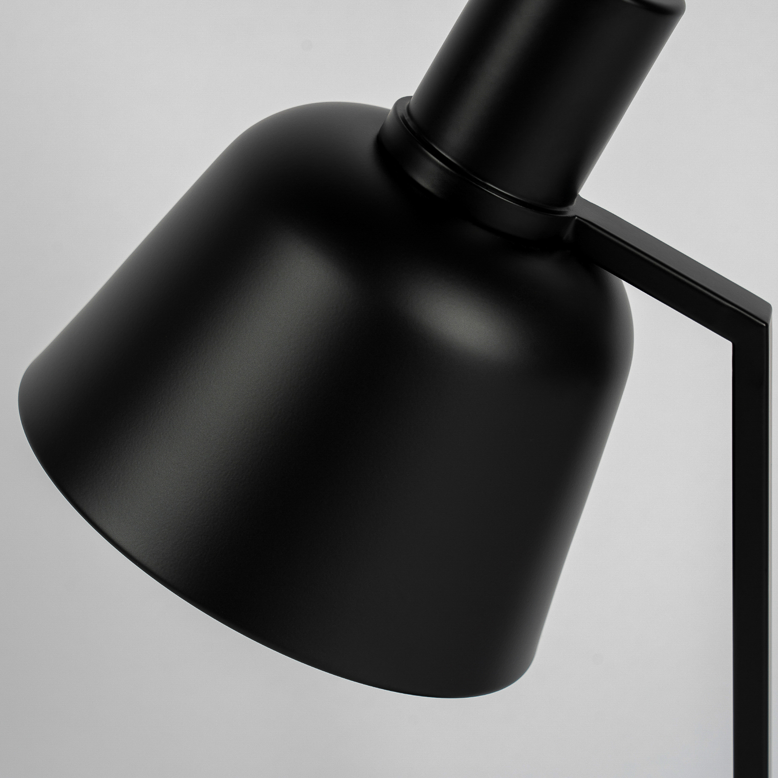 Lucande Servan lampe à poser en fer noir