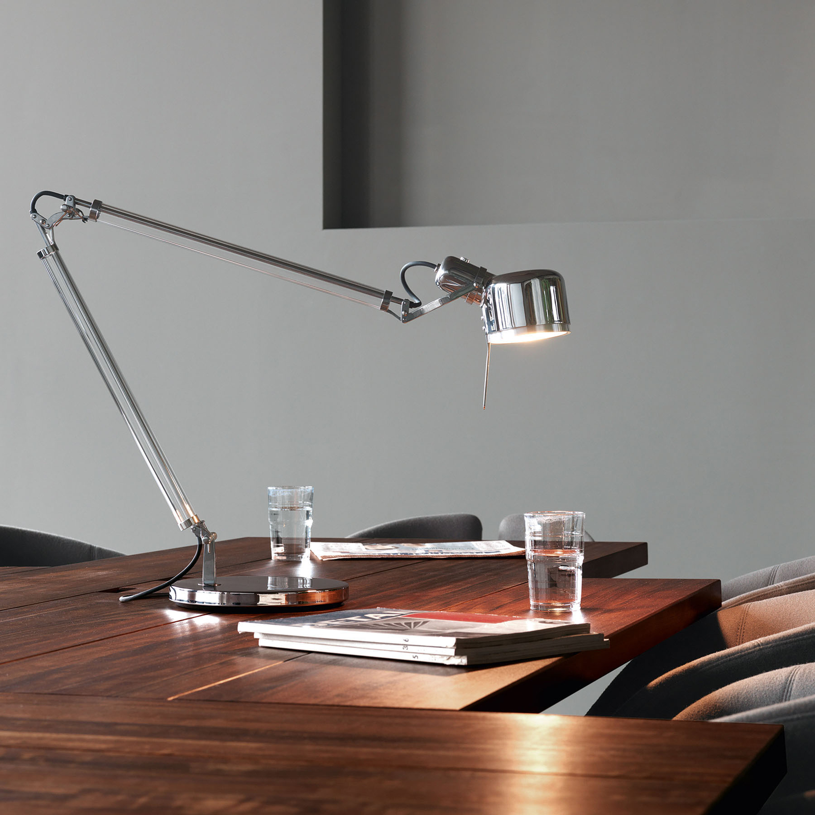 serien.lighting Job Table lampe de table LED pied