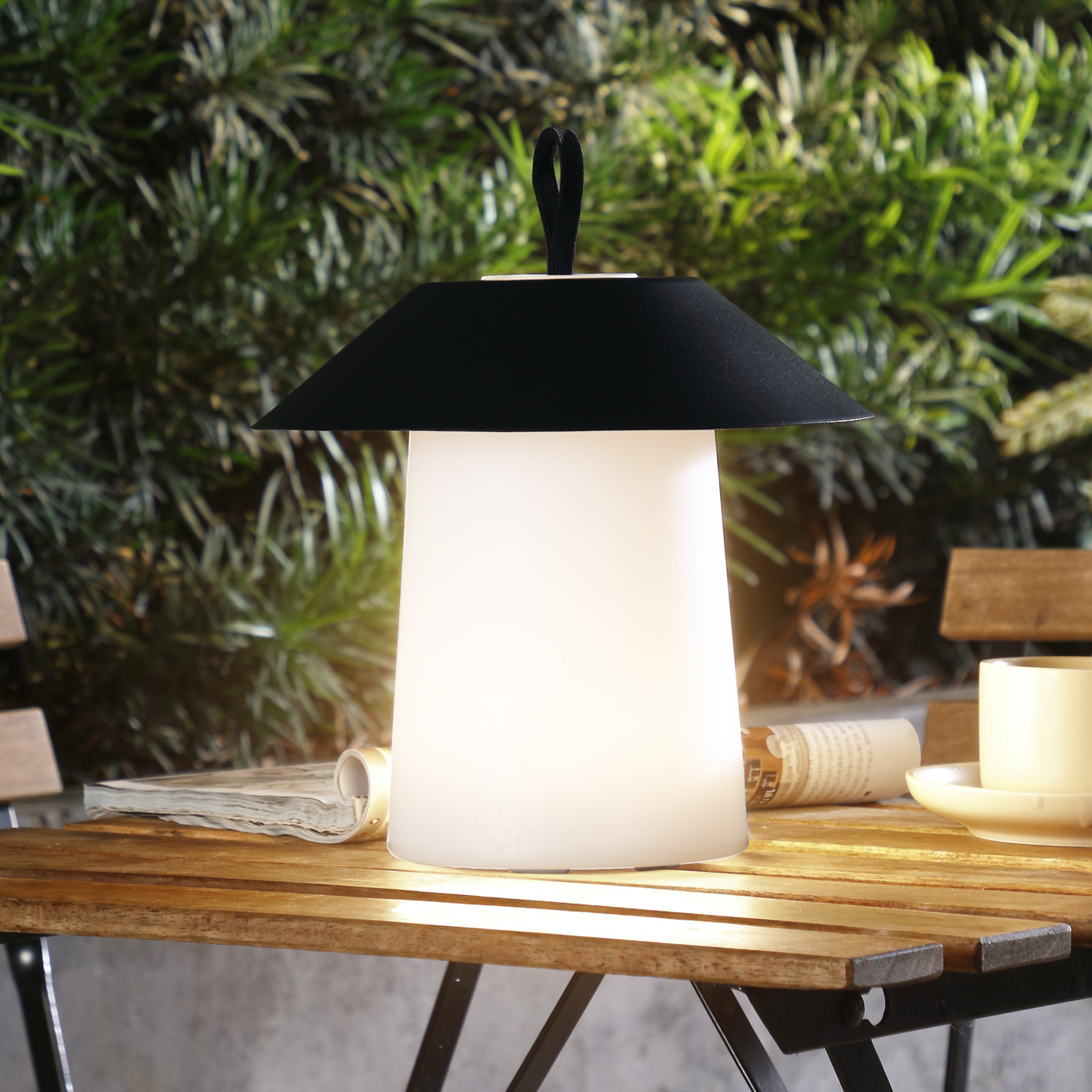 Lindby LED-Akkutischleuchte Kalina, schwarz/weiß, IP44