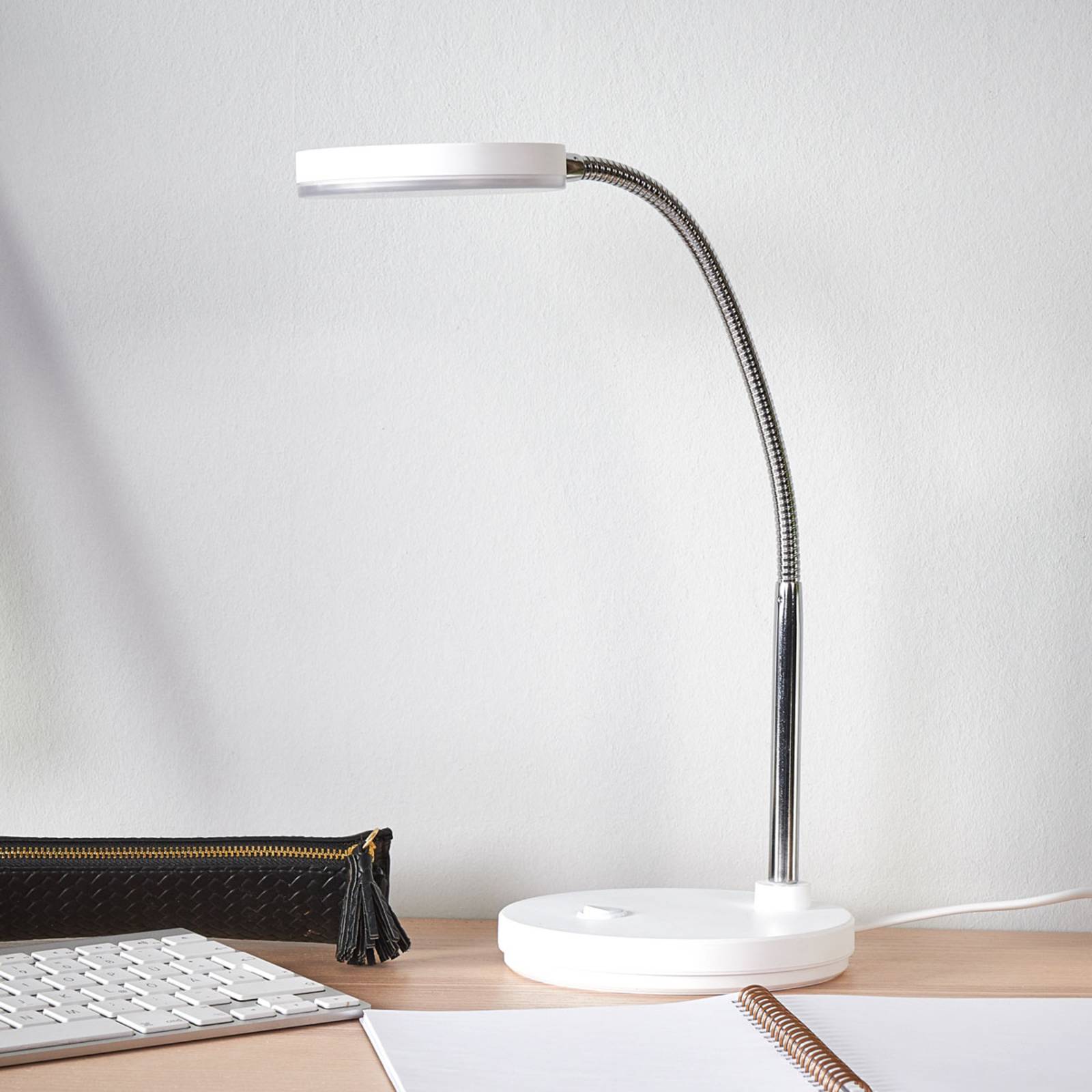 Lindby LED-es asztali lámpa Milow, fehér, fém, 35 cm magas