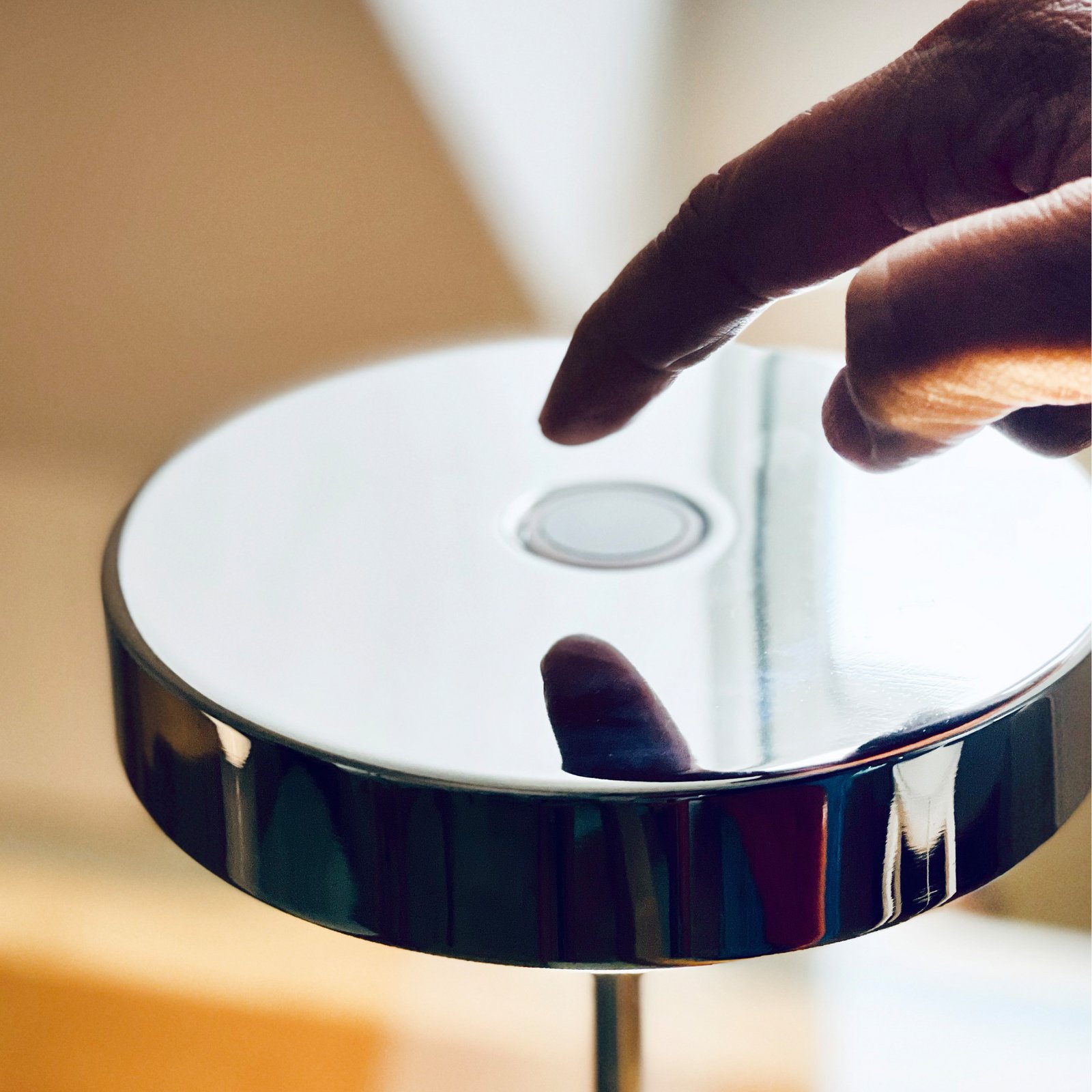 Lampe à poser LED Starlight, chrome, hauteur 26 cm - Dyberg Larsen Lampe à poser LED Starlight, chrome, hauteur 26 cm - Dyberg Larsen