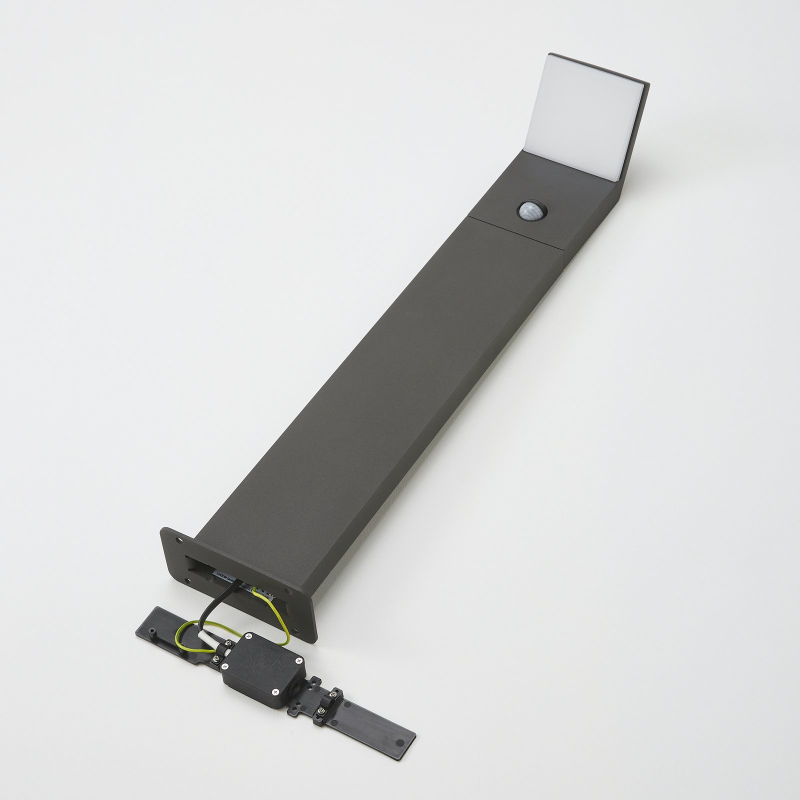 Nevio Outdoor Garden Lamp w/Sensor Graphite - Lucande