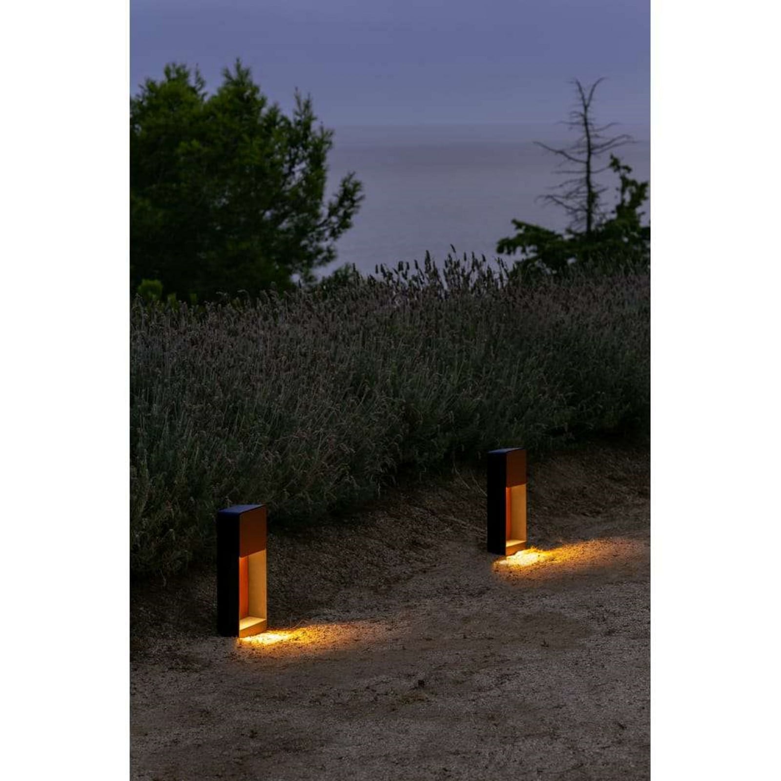 Lab B35 Pollare Graphite Grey/Rust Texture MARSET - Metall | Produkter - Utomhusbelysning - Pollare | Lampspecialisterna