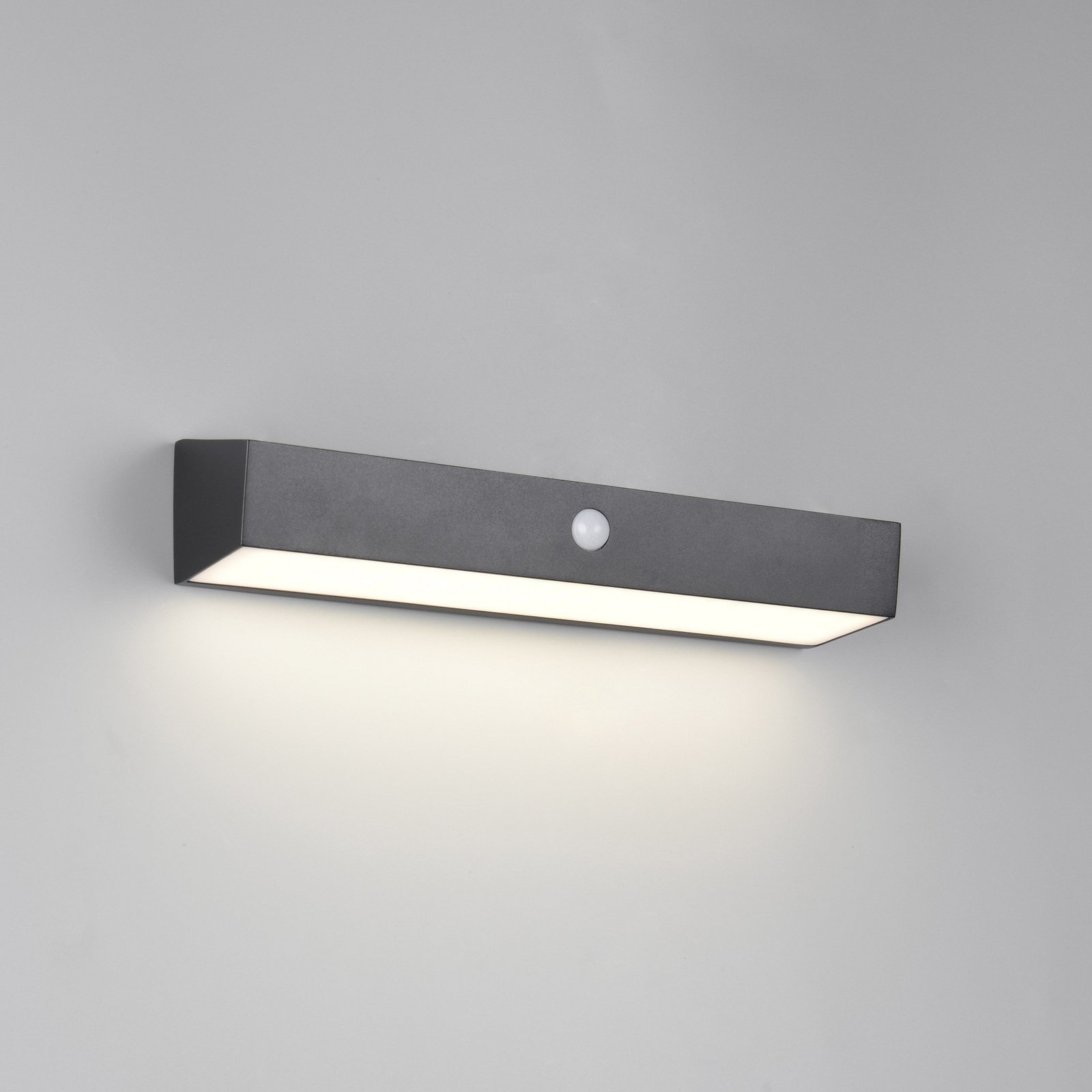Silves solar wall light, black, sensor, IP44