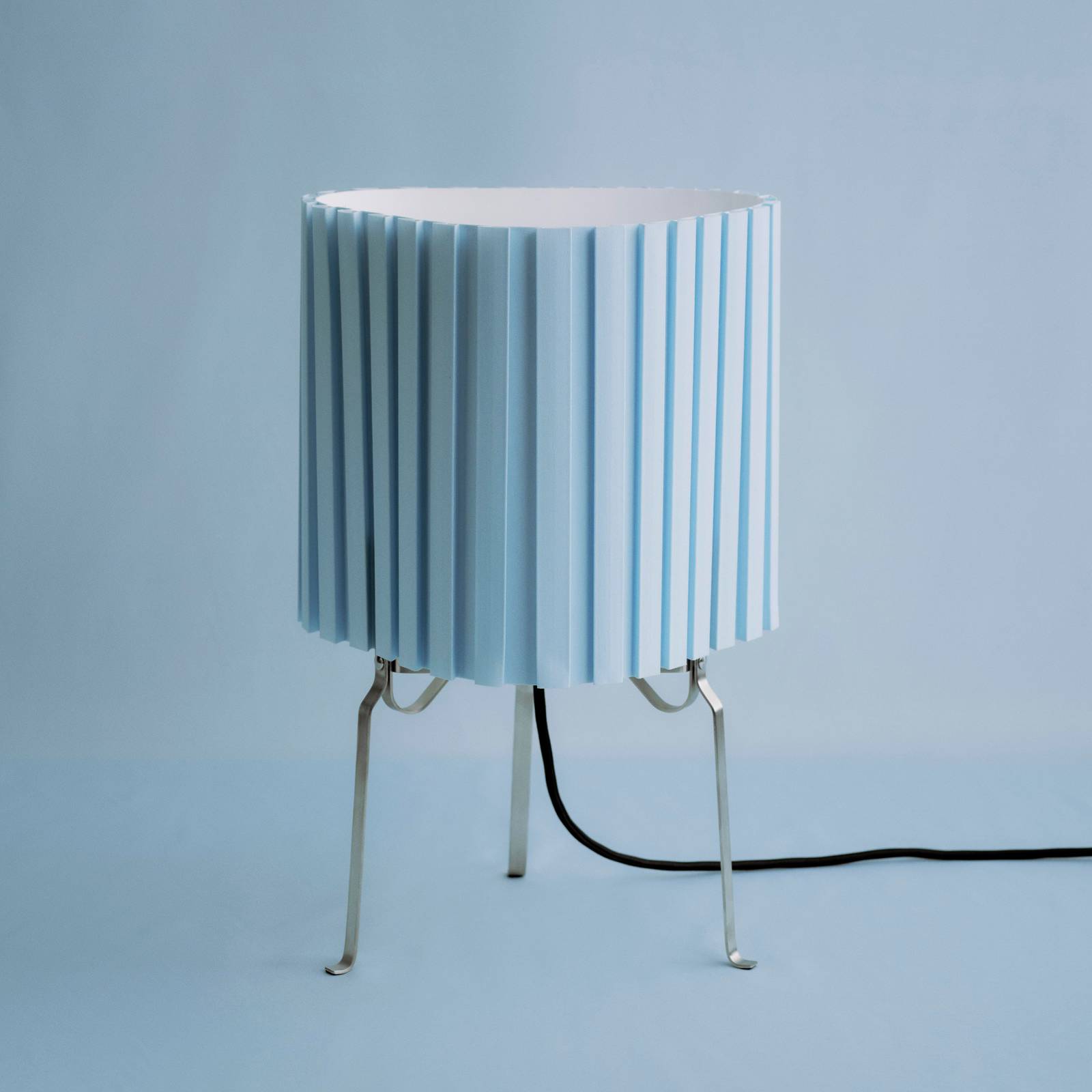 Lampa stołowa Hay Canelé, jasnoniebieska, wysokość 37 cm, E14, materiał