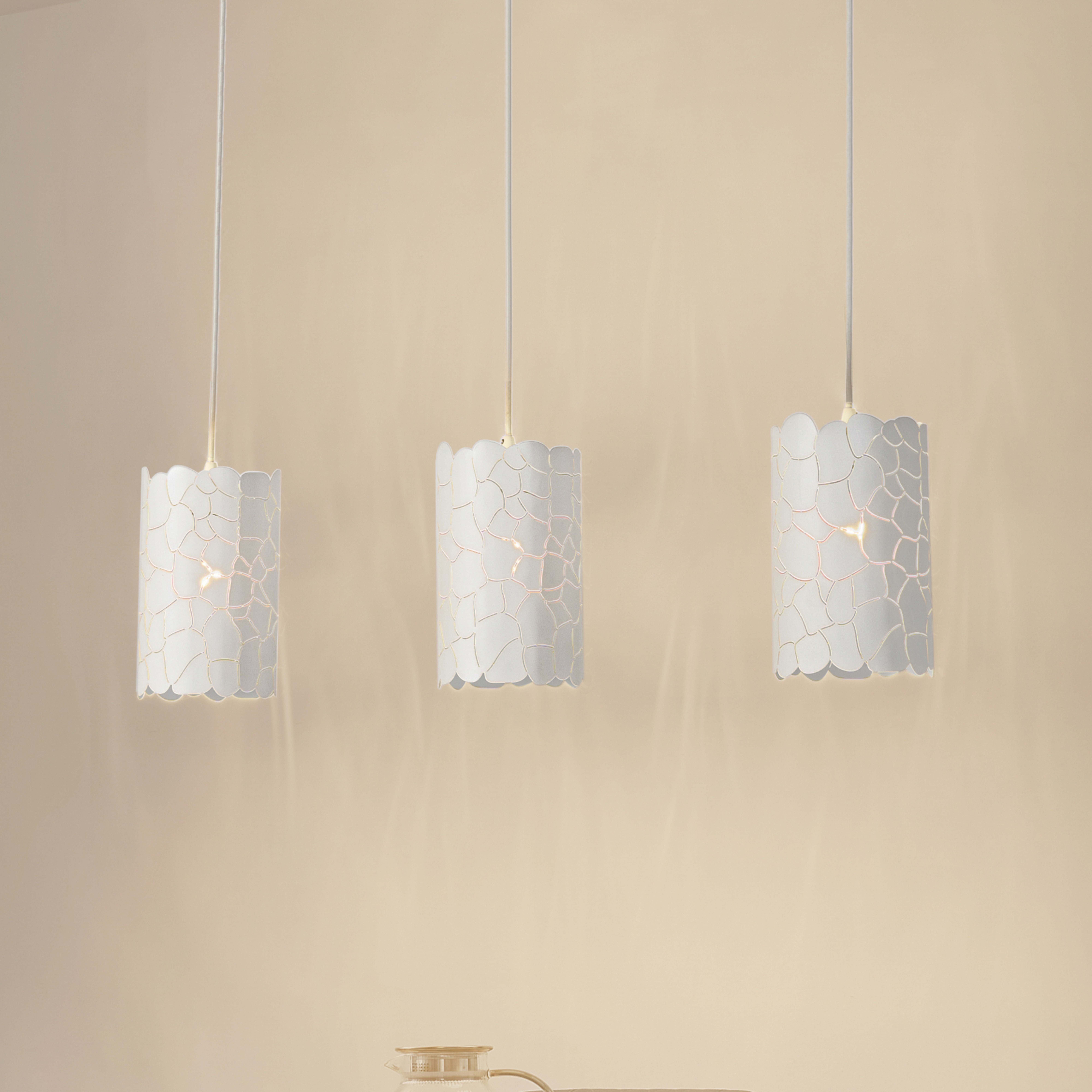Lindby Hängeleuchte Aralena, weiß, 3-flg., Länge 92 cm