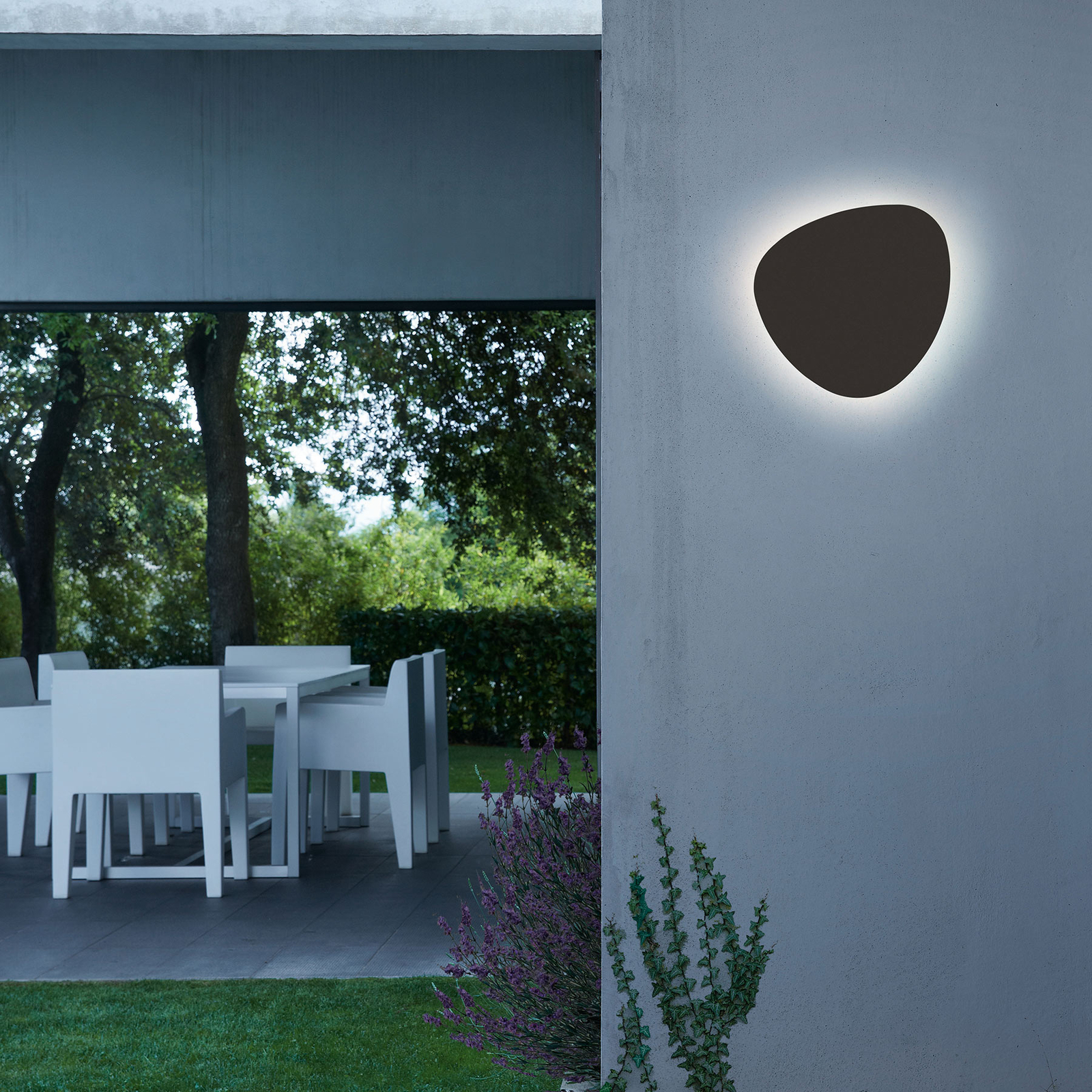 Bover Tria LED outdoor wall light, graphite brown