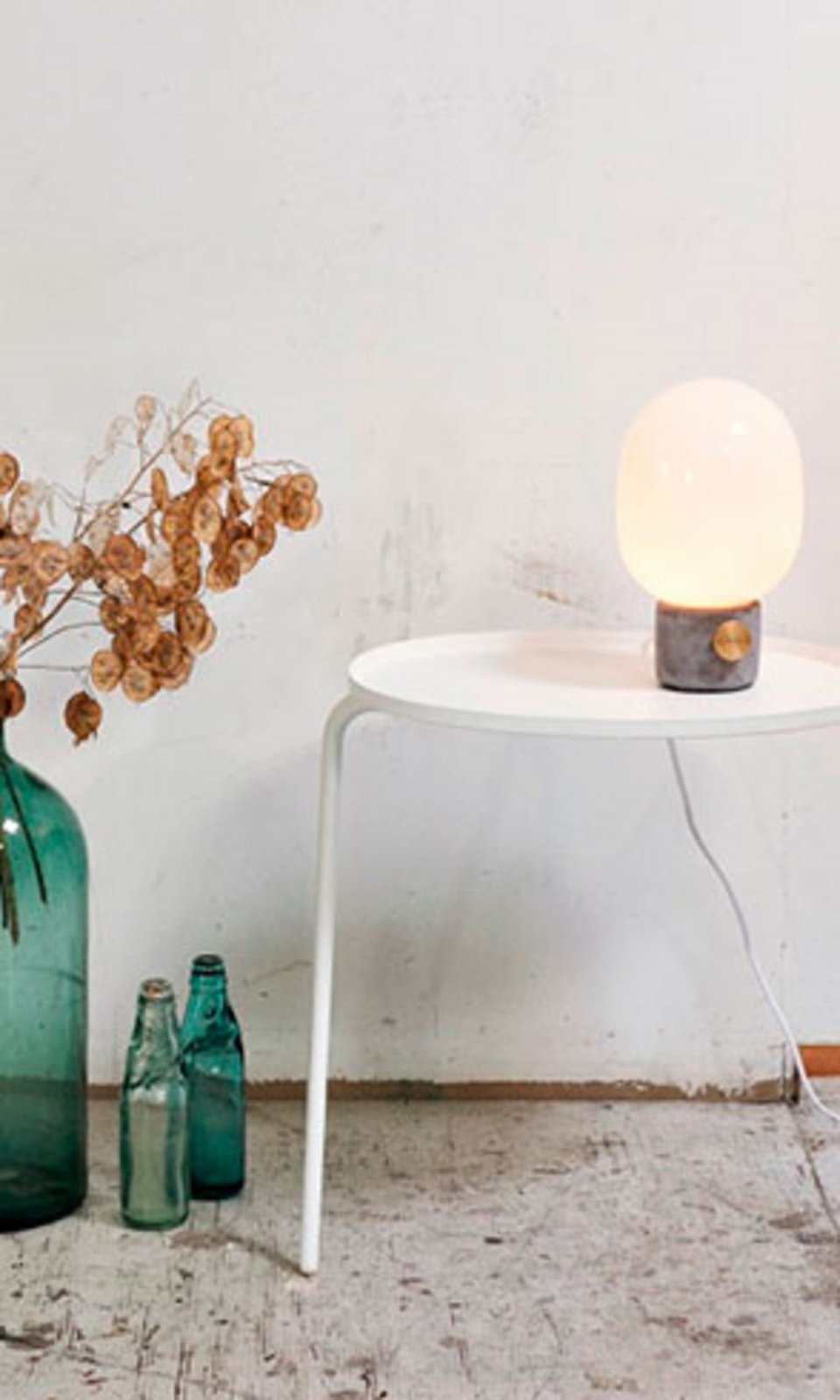 JWDA Stolová Lampa S Light Grey/Brass - Audo Copenhagen