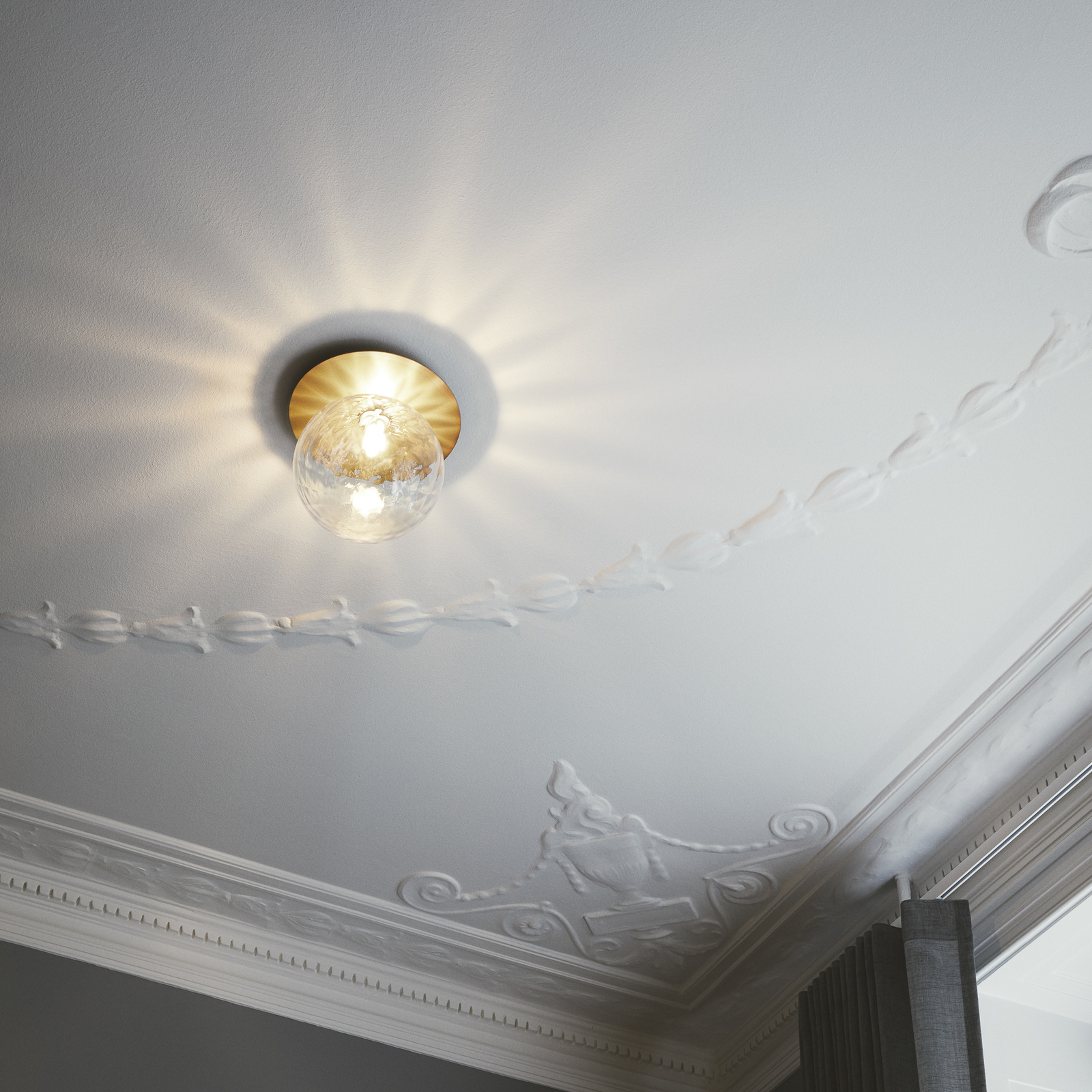 Liila 1 Væg-/Loftlampe IP44 Large Nordic Gold/Optic Clear - Nuura
