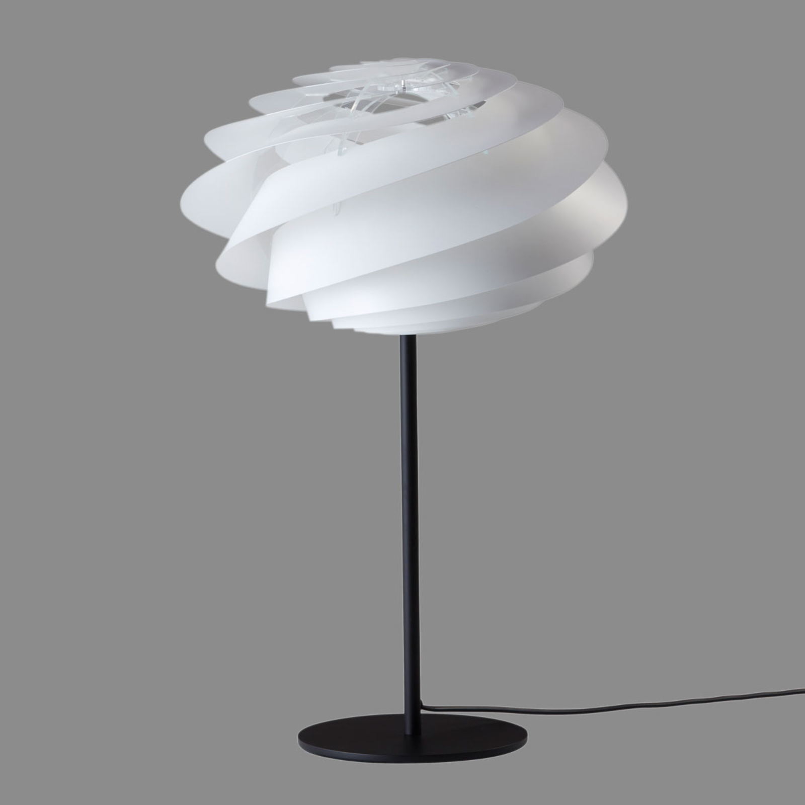 LE KLINT Swirl - biała designerska lampa stołowa