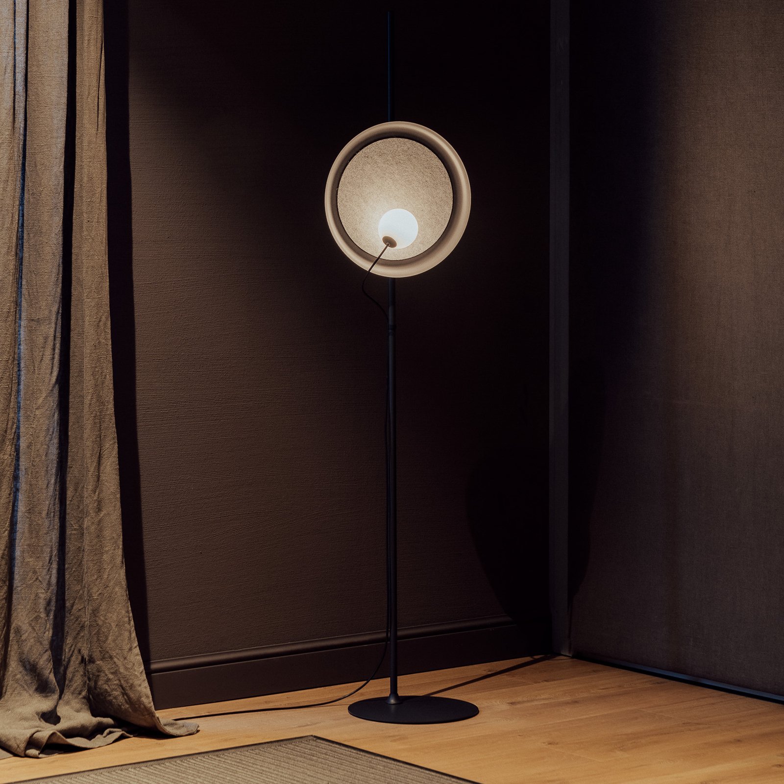 Milan Wire floor lamp, flexible shade positioning
