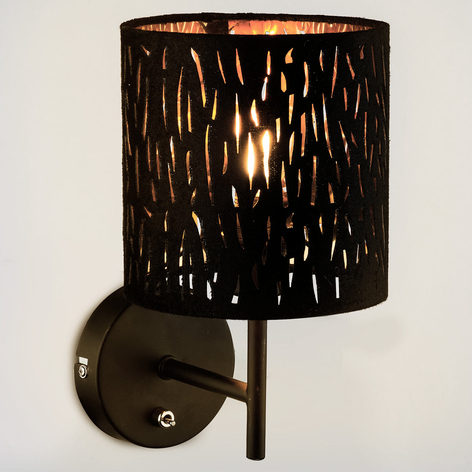 Wandleuchte Tuxon mit schwarz-goldenem Schirm