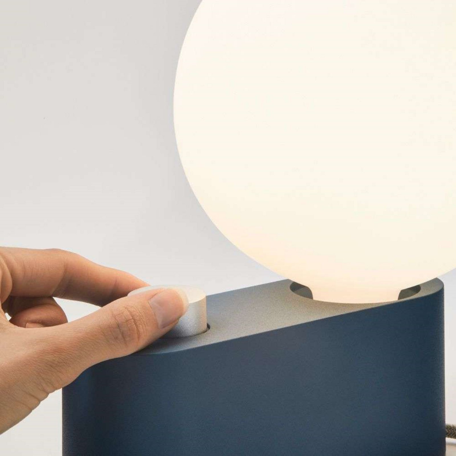 Alumina Bordslampa Sapphire w/Sphere IV - Tala