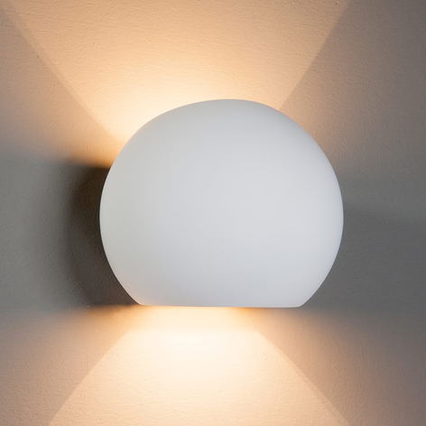 Kuleformet gips-halogen-vegglampe Elina