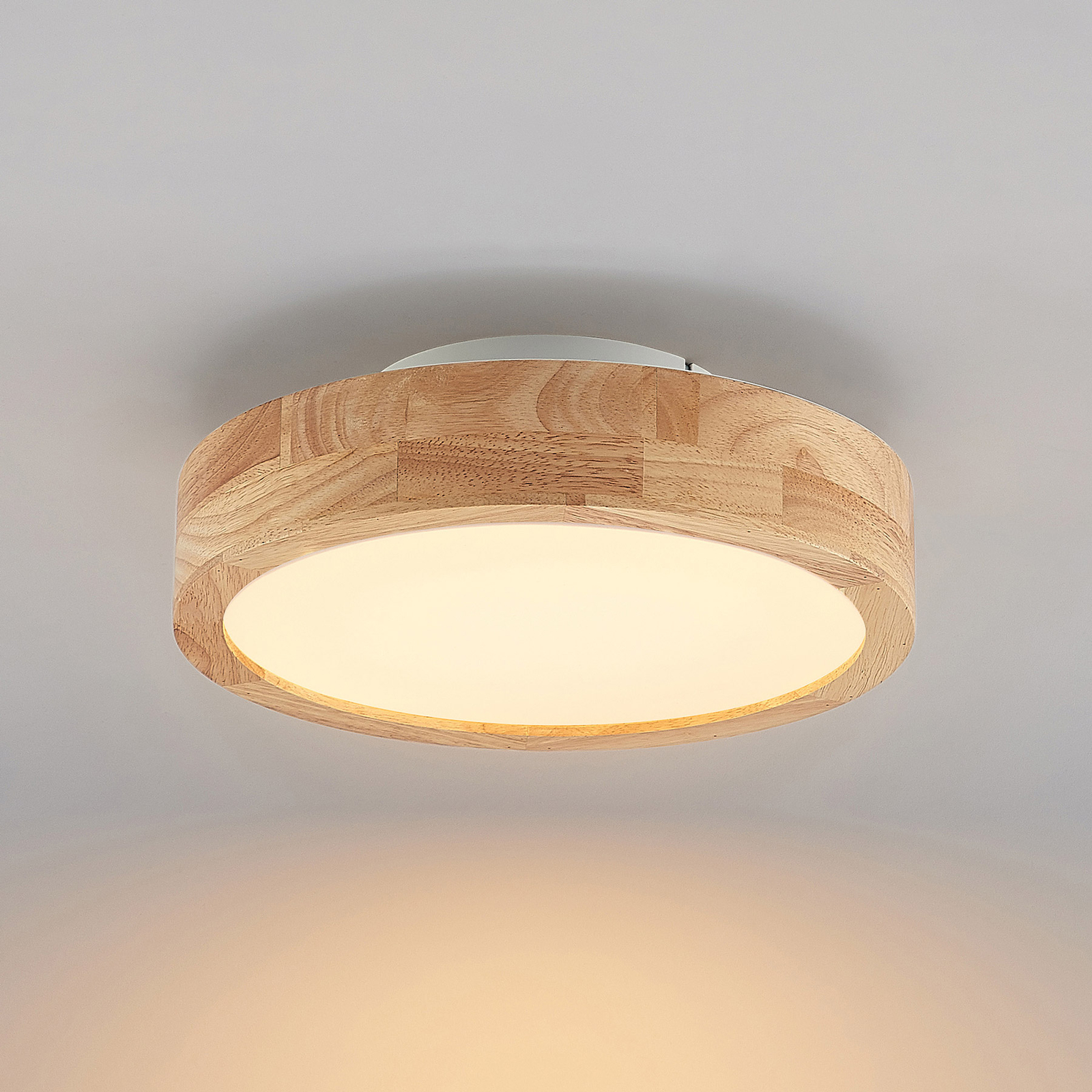 Lindby Lanira LED-loftlampe af egetræ, 30 cm