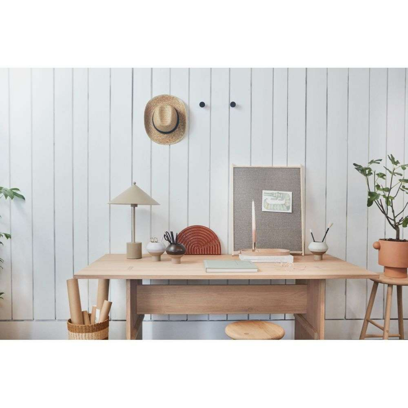 Lampa stołowa OYOY Living Design „Kasa” – metal w kolorze mosiądzu, E14 Lampa stołowa OYOY Living Design „Kasa” – metal w kolorze mosiądzu, E14