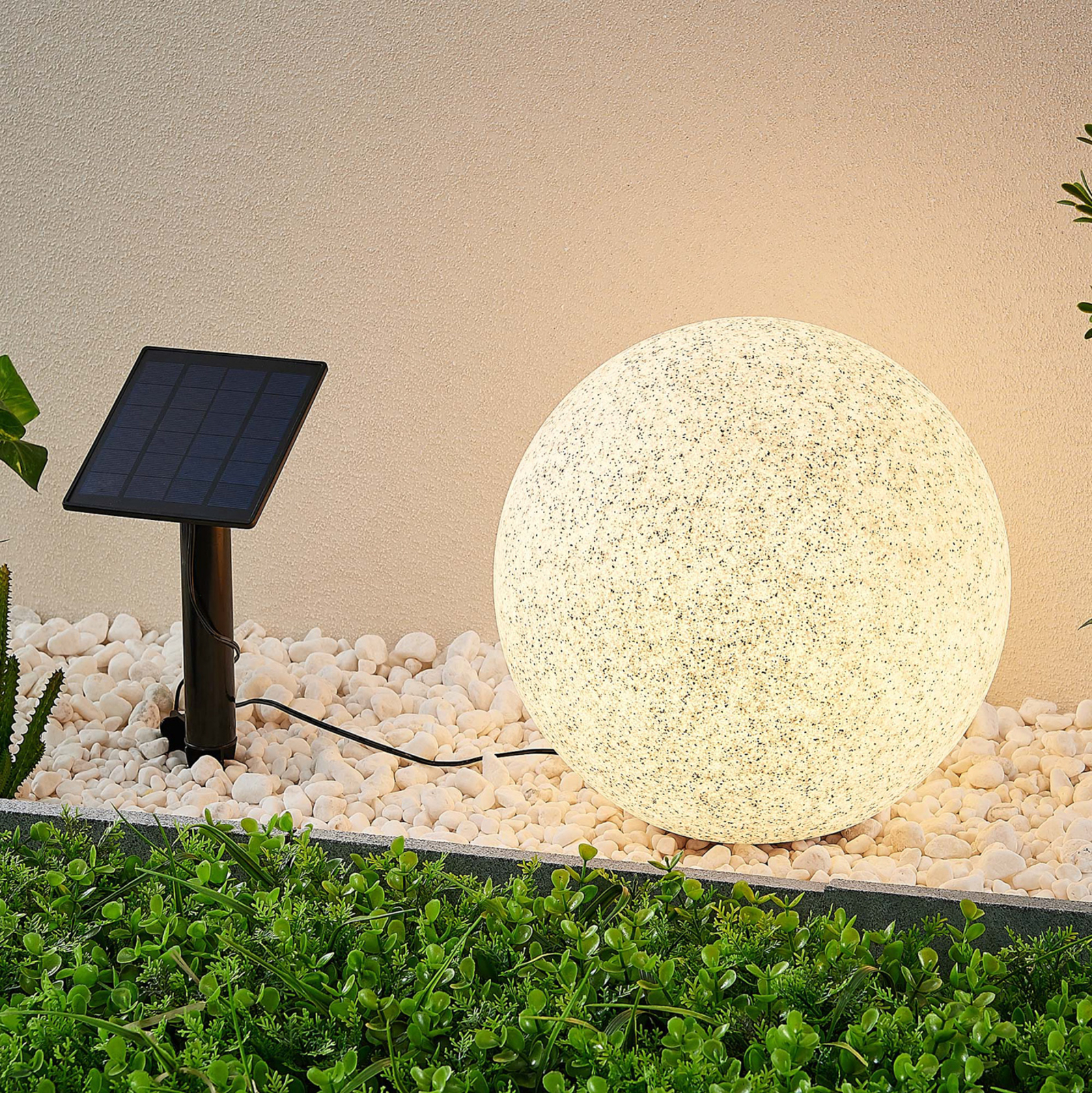 Lindby Hamela LED-Solar-Dekoleuchte, RGB, 30 cm