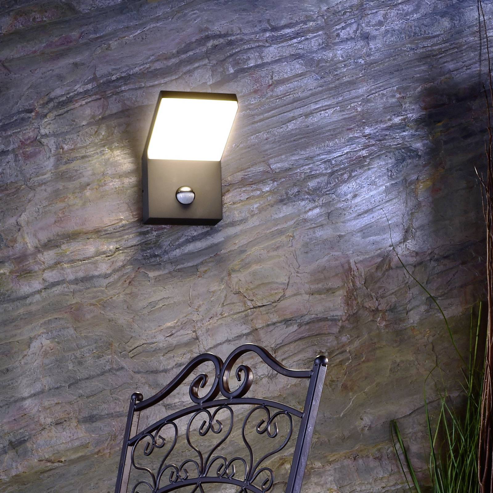 Kinkiet zewnętrzny LED Tucanae, szary, wysokość 22 cm, IP54