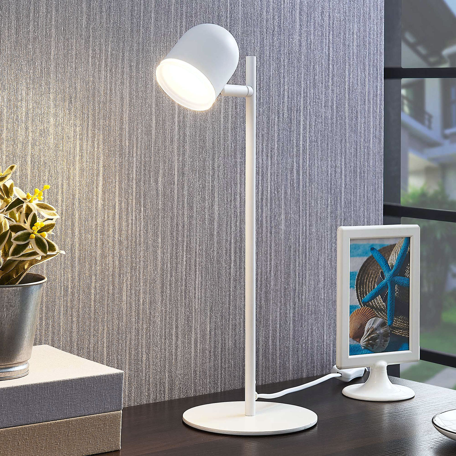 Ilka LED-Tischleuchte in Weiß mit Schalter