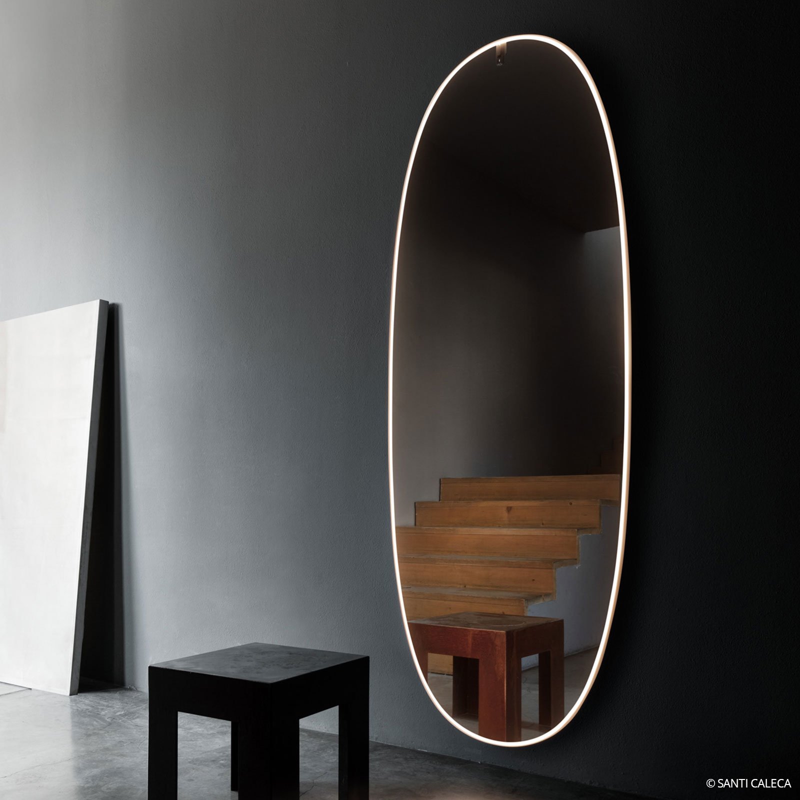 FLOS La Plus Belle LED wall mirror, brushed gold