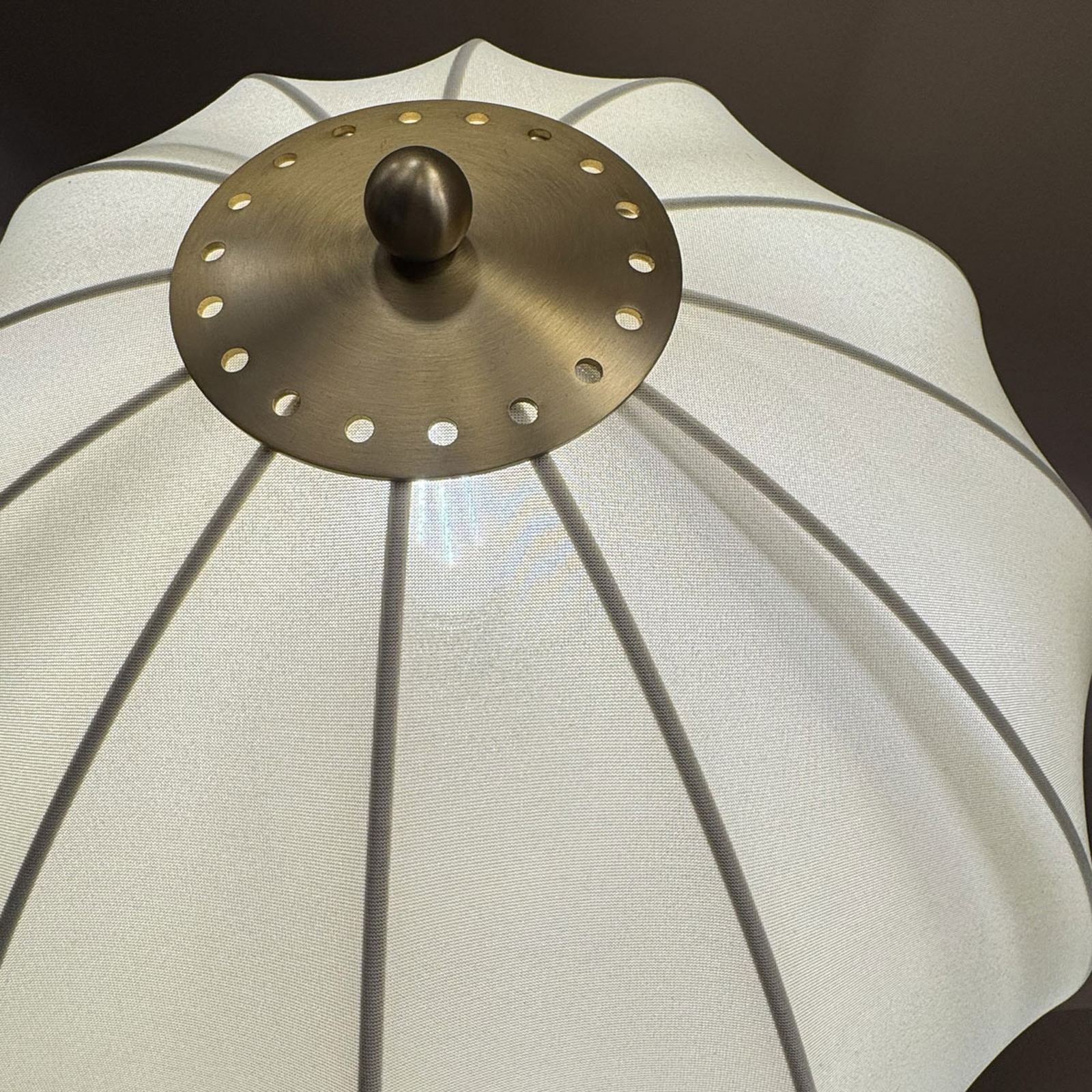 Lampa stołowa Crosby, beżowa, wysokość 70 cm, tkanina/metal Lampa stołowa Crosby, beżowa, wysokość 70 cm, tkanina/metal