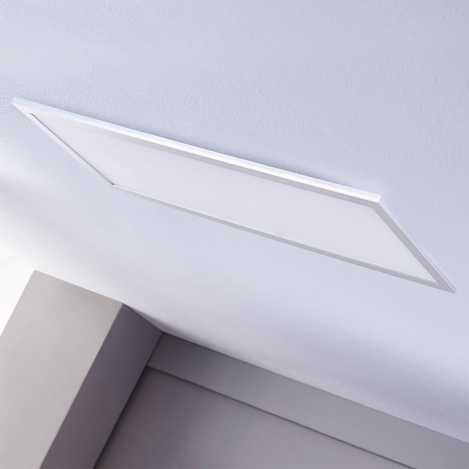 Livel LED Plafond4.000K 80x30 White/Silver - Lindby